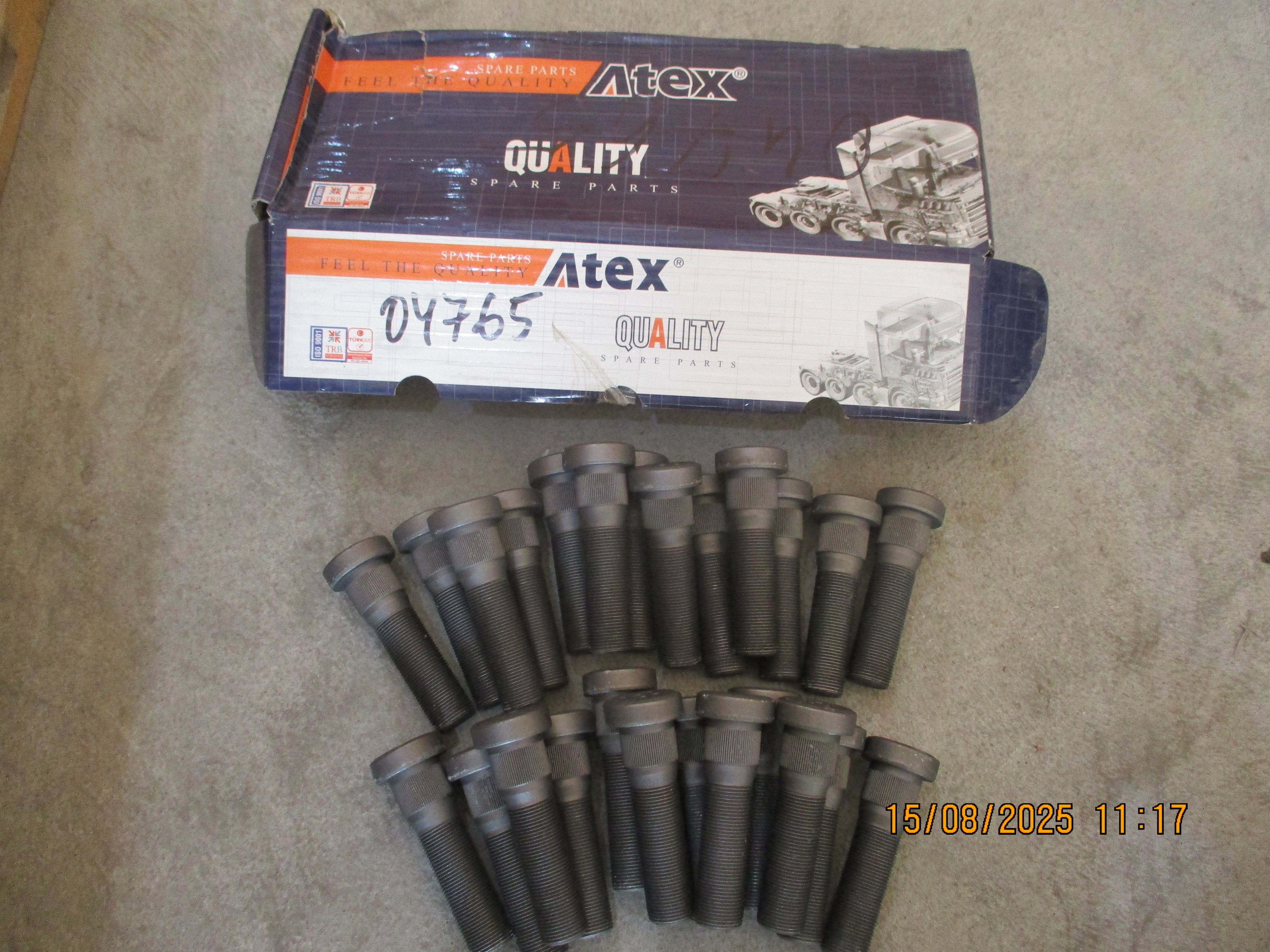 Volvo FMX 440: Wheel stud