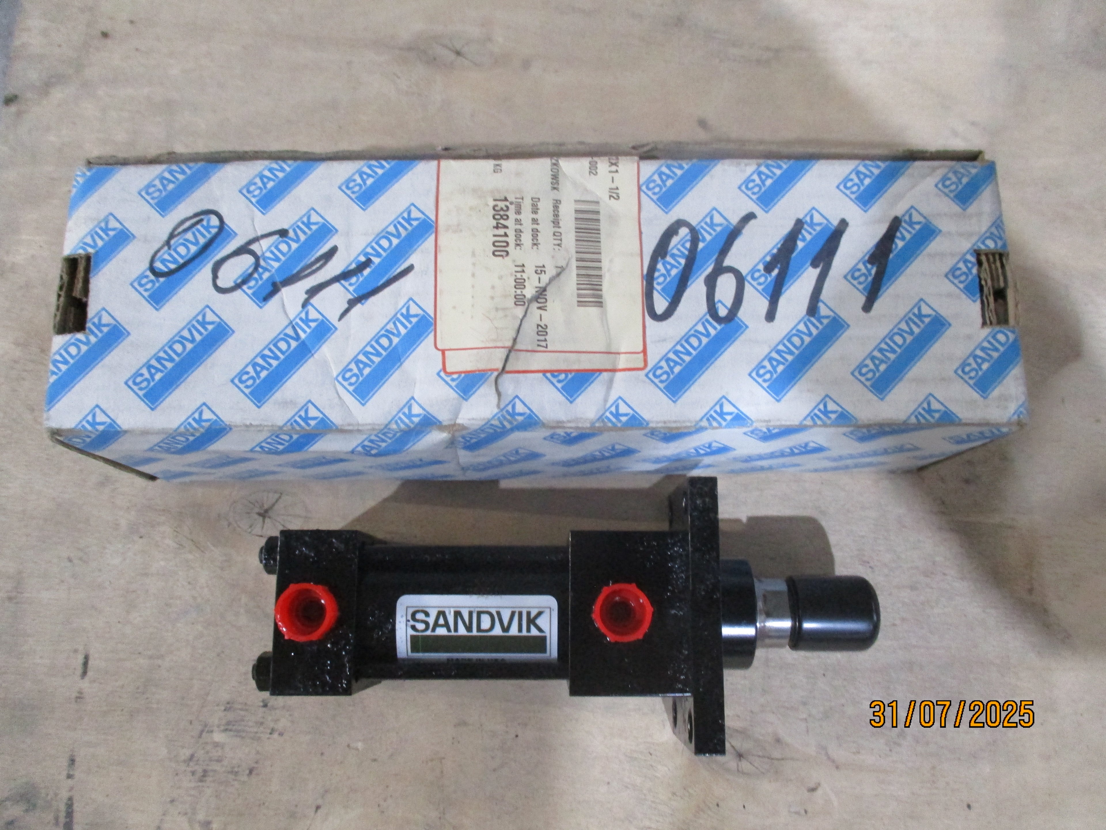 Sandvik Drilling Rig: Cylinder in set