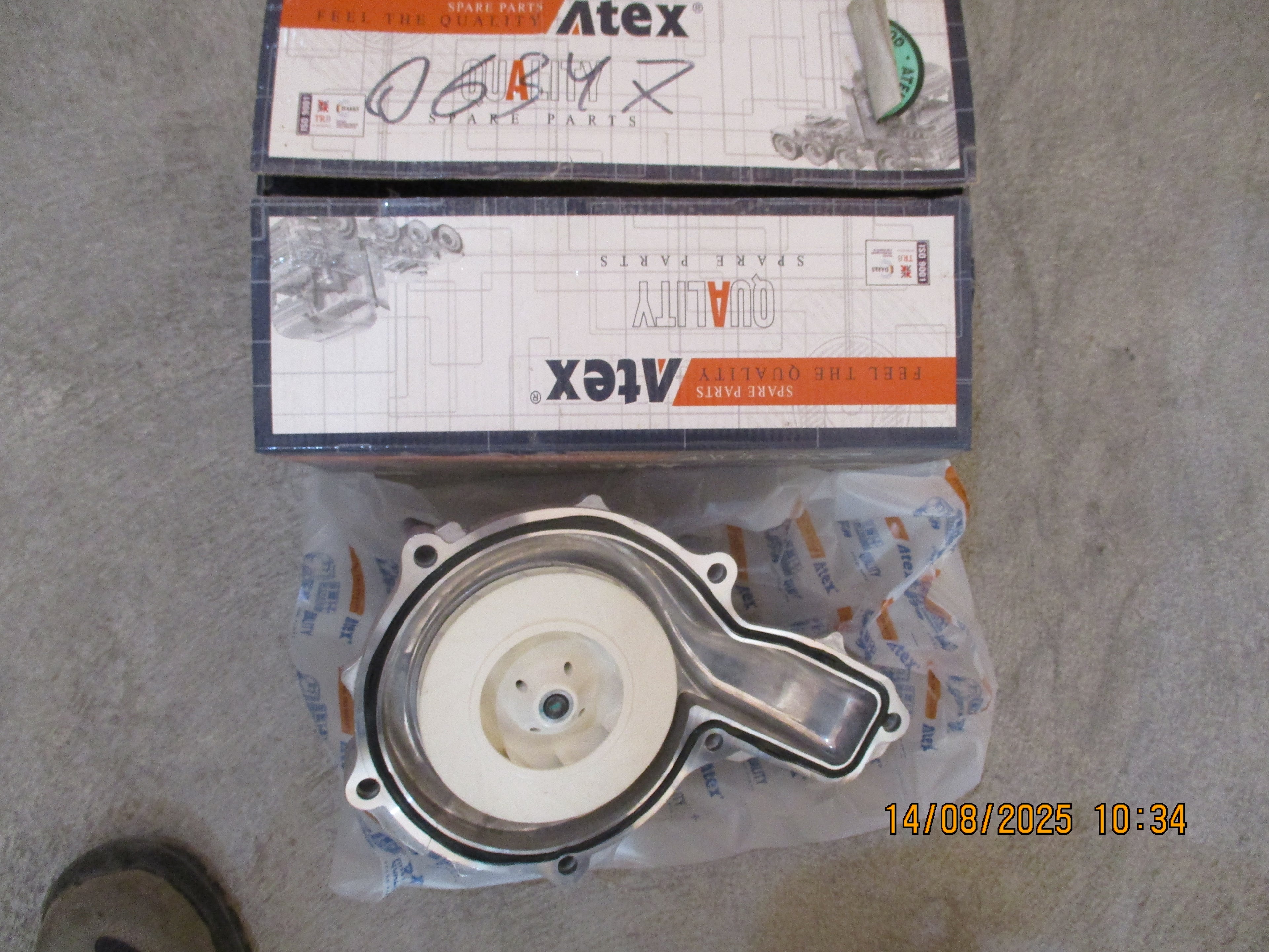 Volvo FMX 440: Water pump