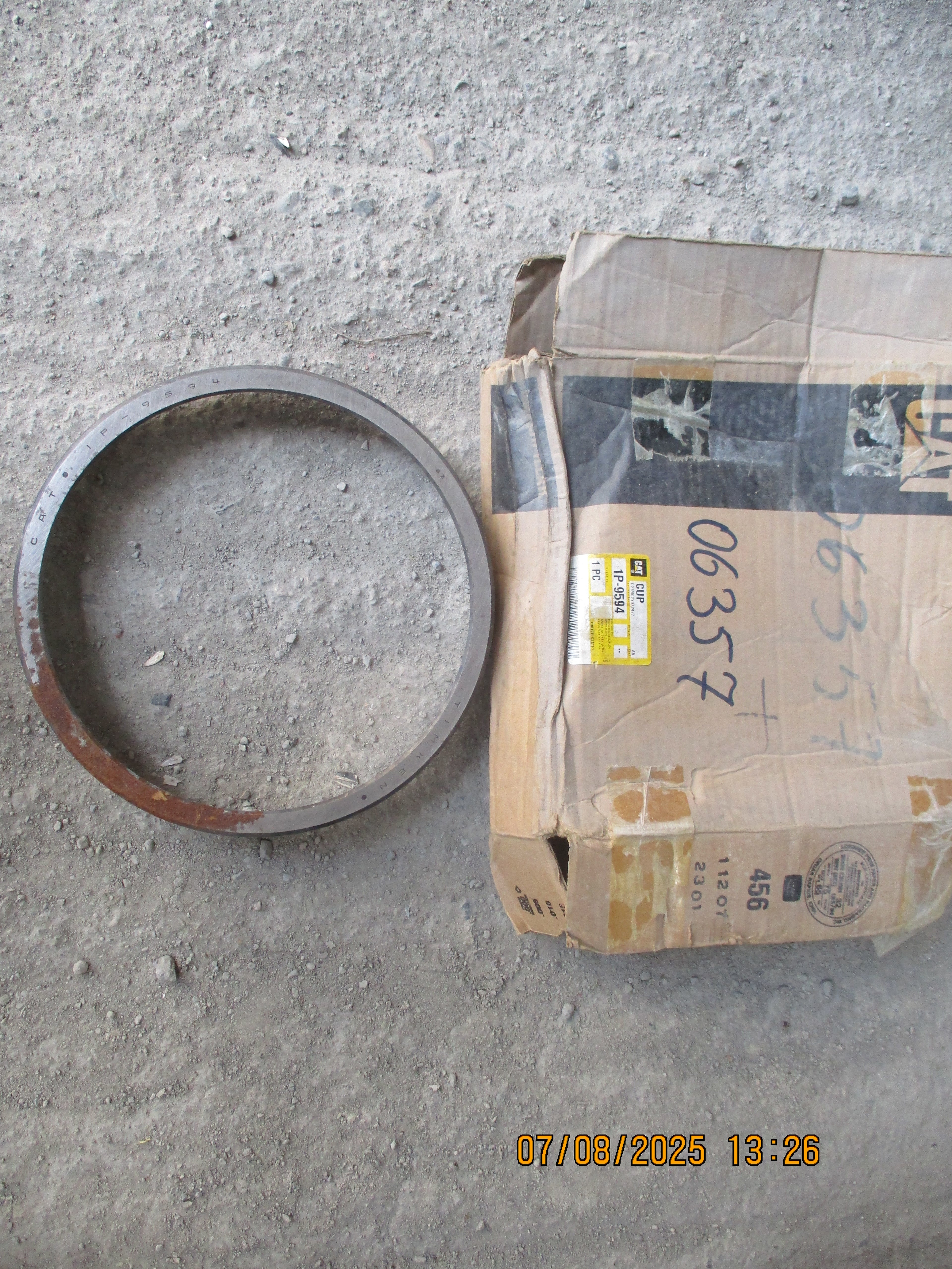 CAT Dozer 824G: Bearing Cup