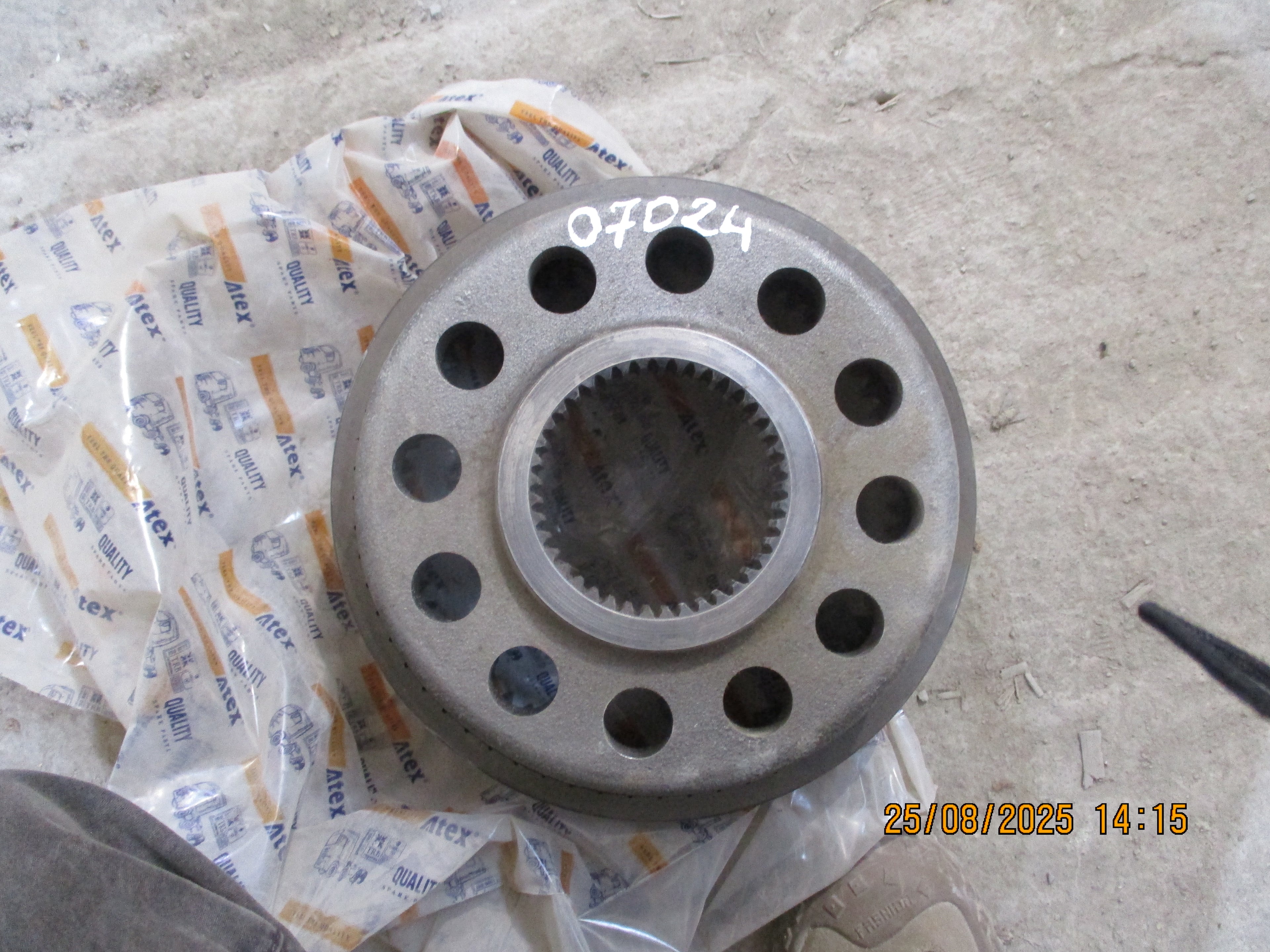 Volvo FMX 440: Reducer gear tooth in comp