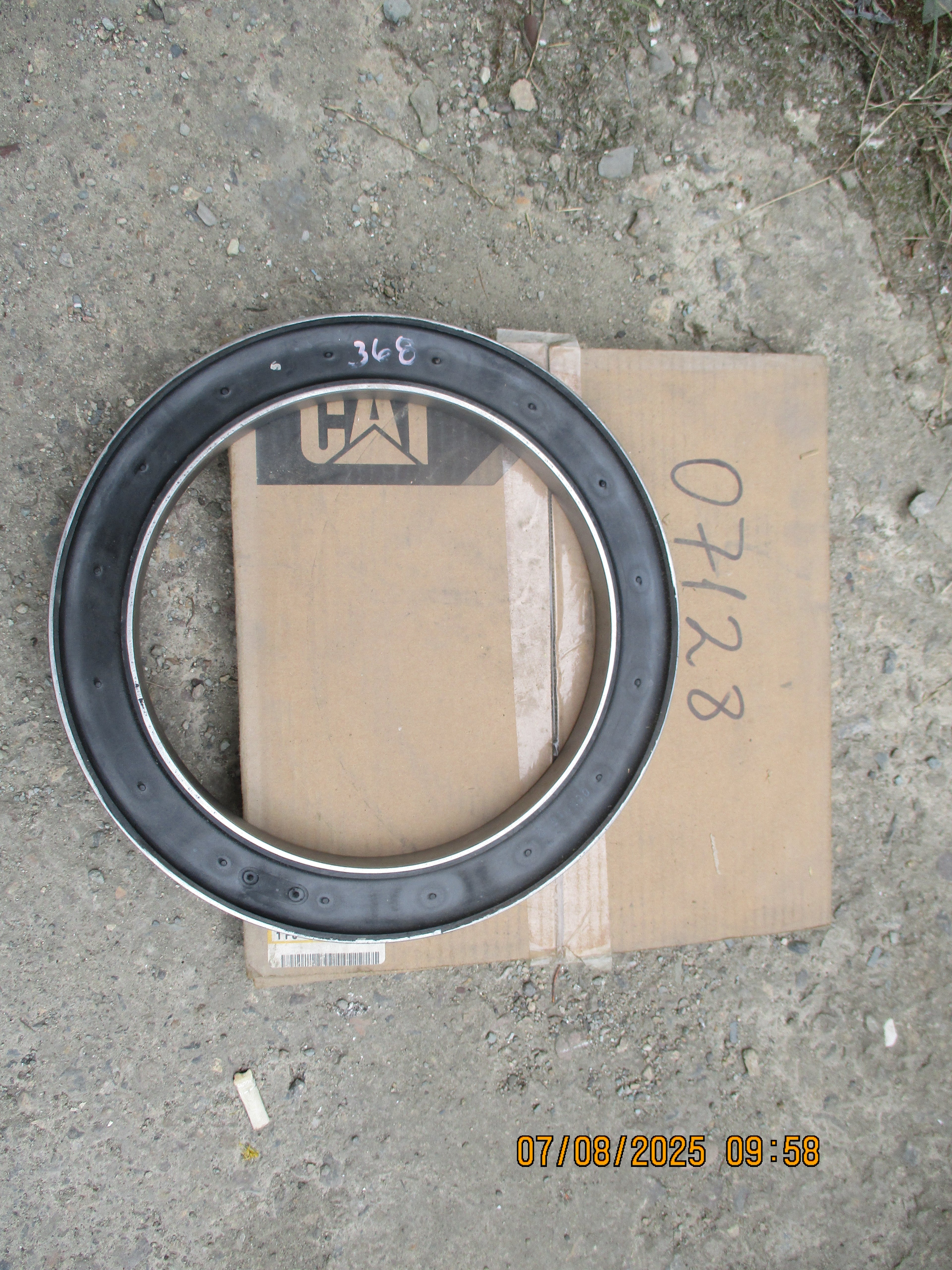CAT-D8L DOZER: SEAL-PIVOT SHAFT