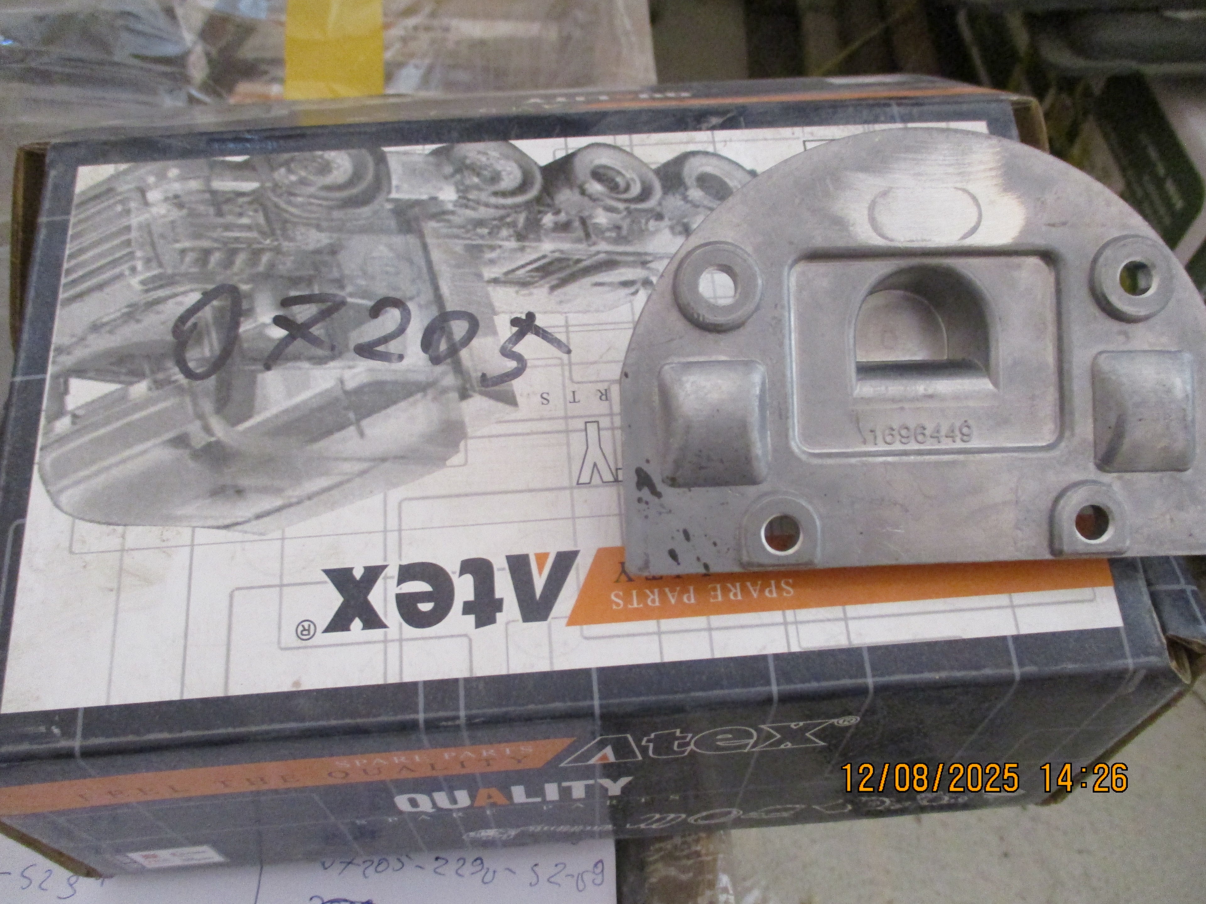 Volvo FMX 440: Brake axle cap