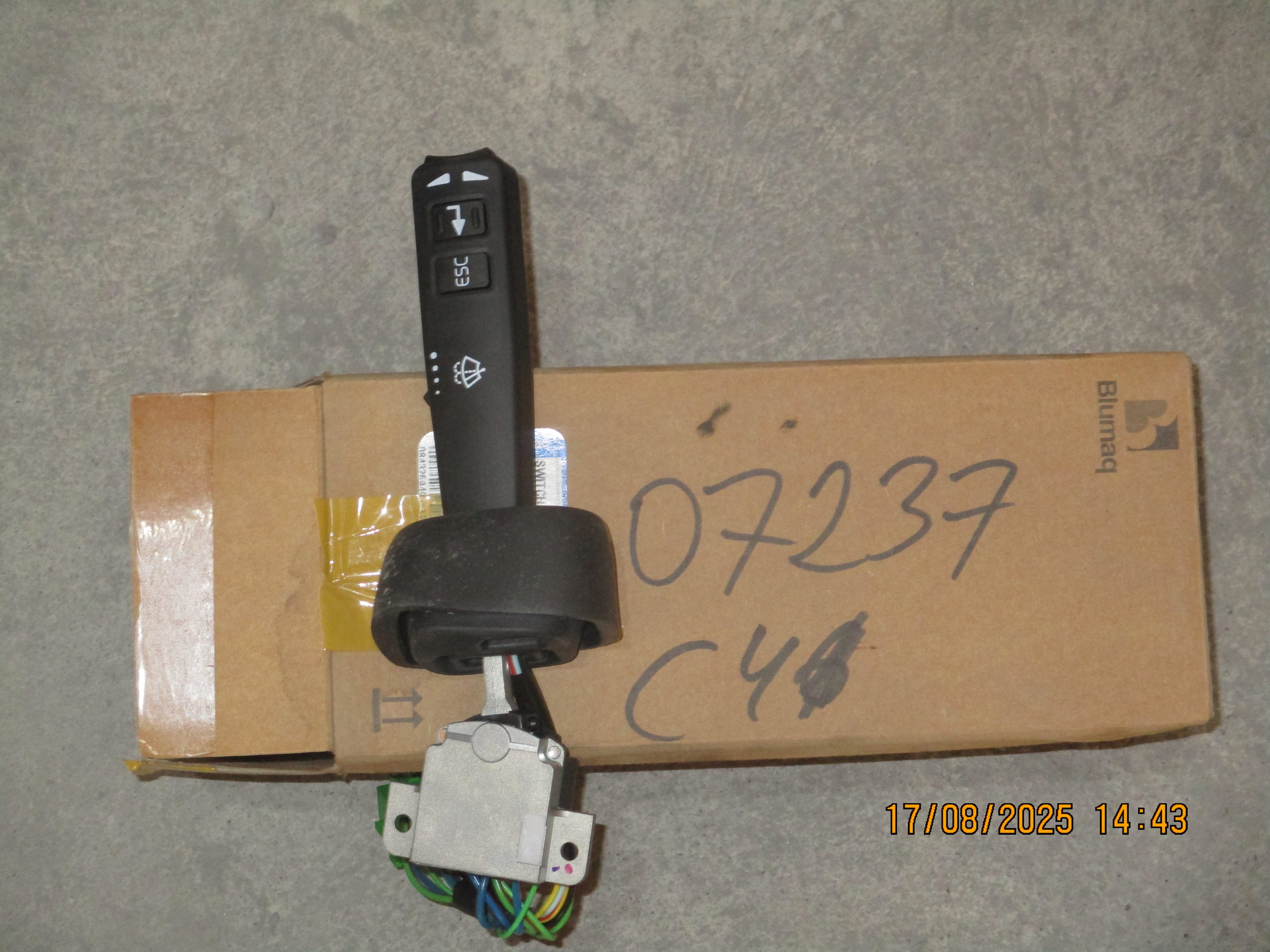 Volvo FMX 440: Windshield Wiper Switch