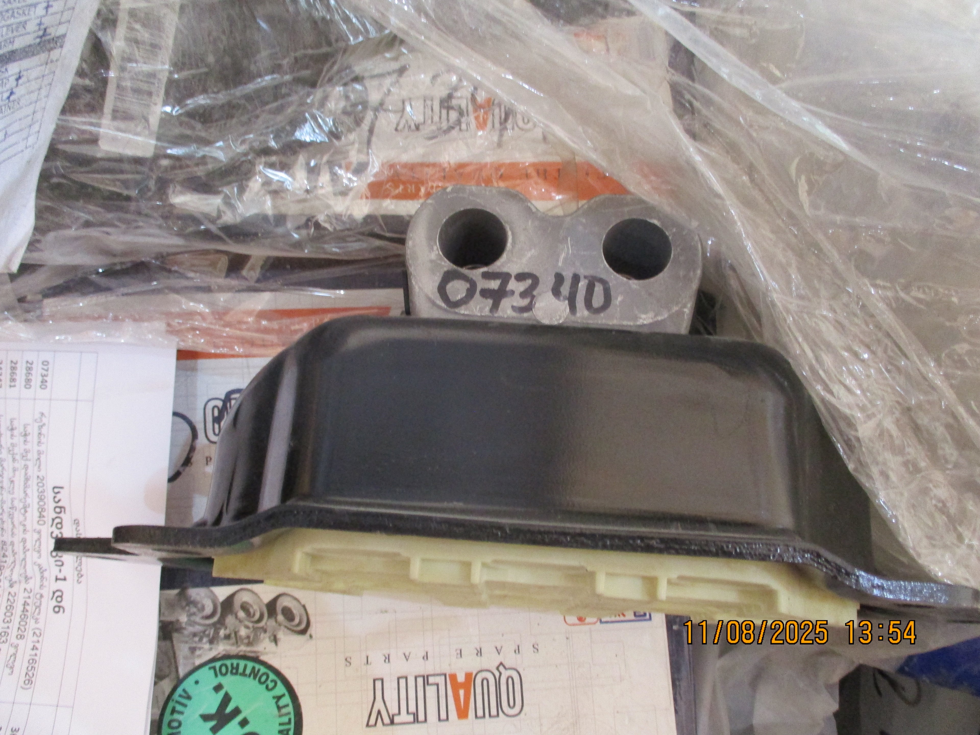 Volvo FMX 440: Engine mounting