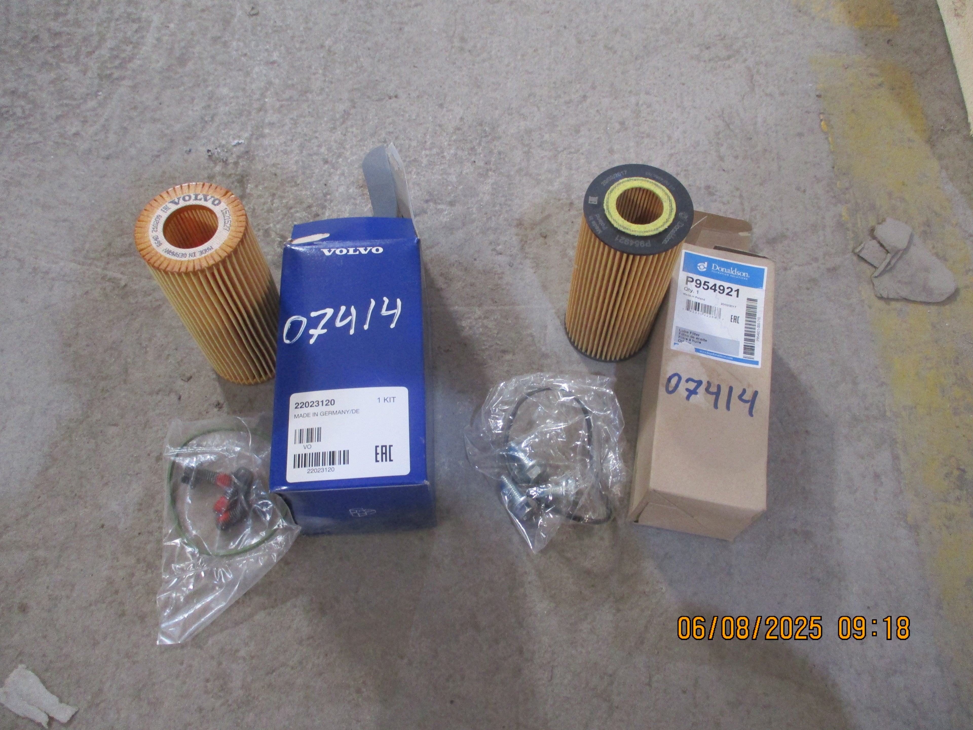 Volvo FMX 440: Oil Filter