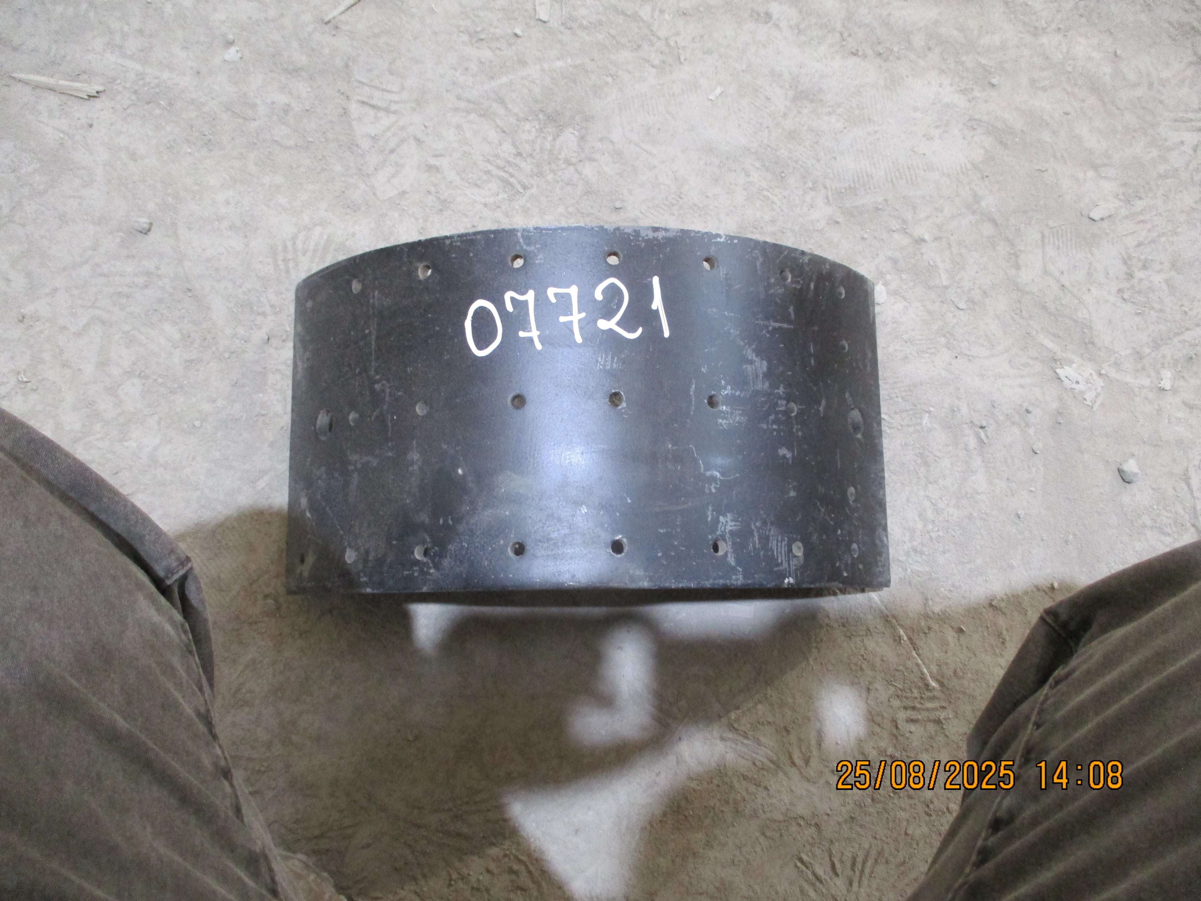 Volvo FMX 440: Brake shoe