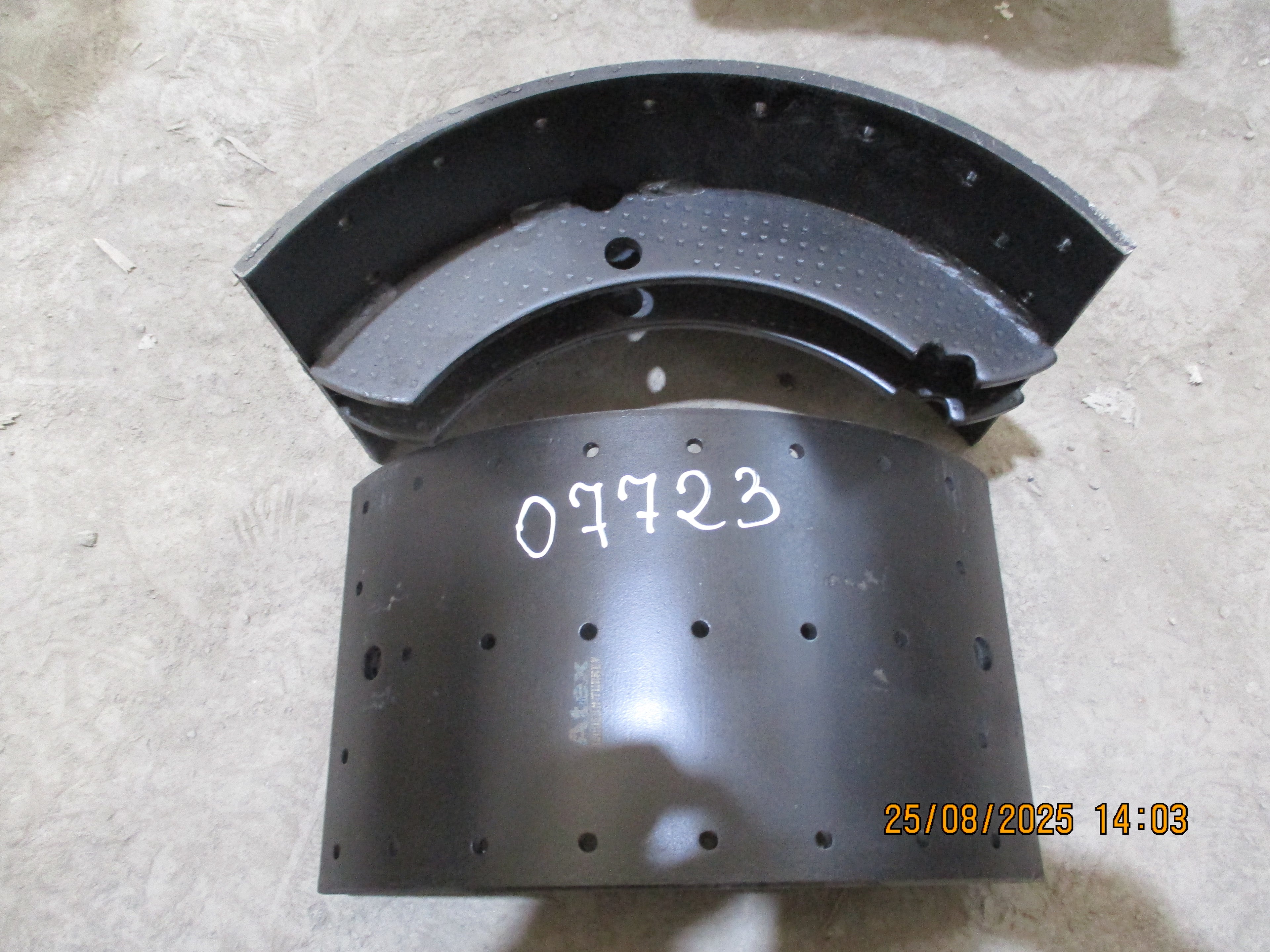 Volvo FMX 440: Brake Shoe Set