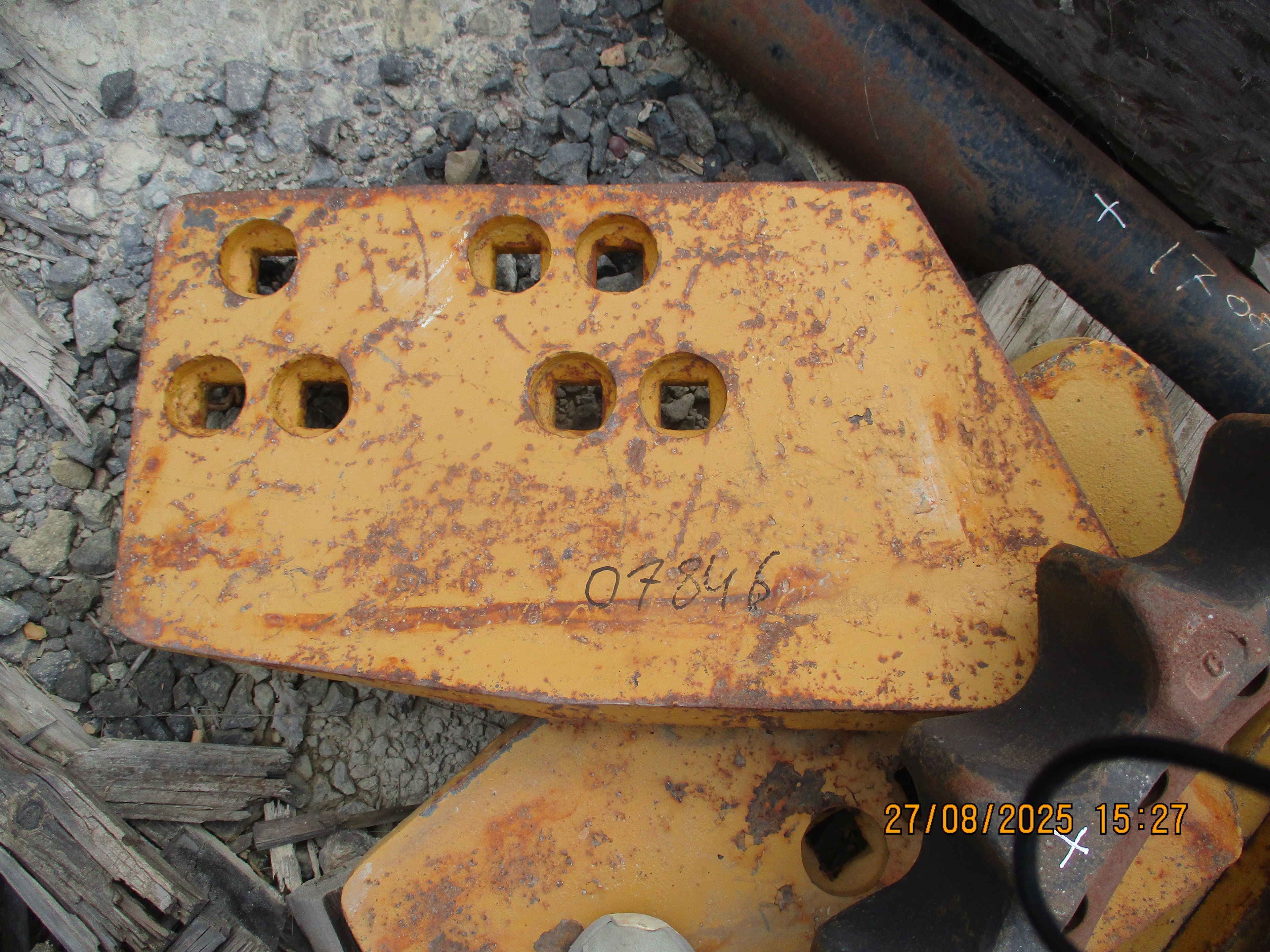 CAT-D9L  DOZER: Drill Bit-RH