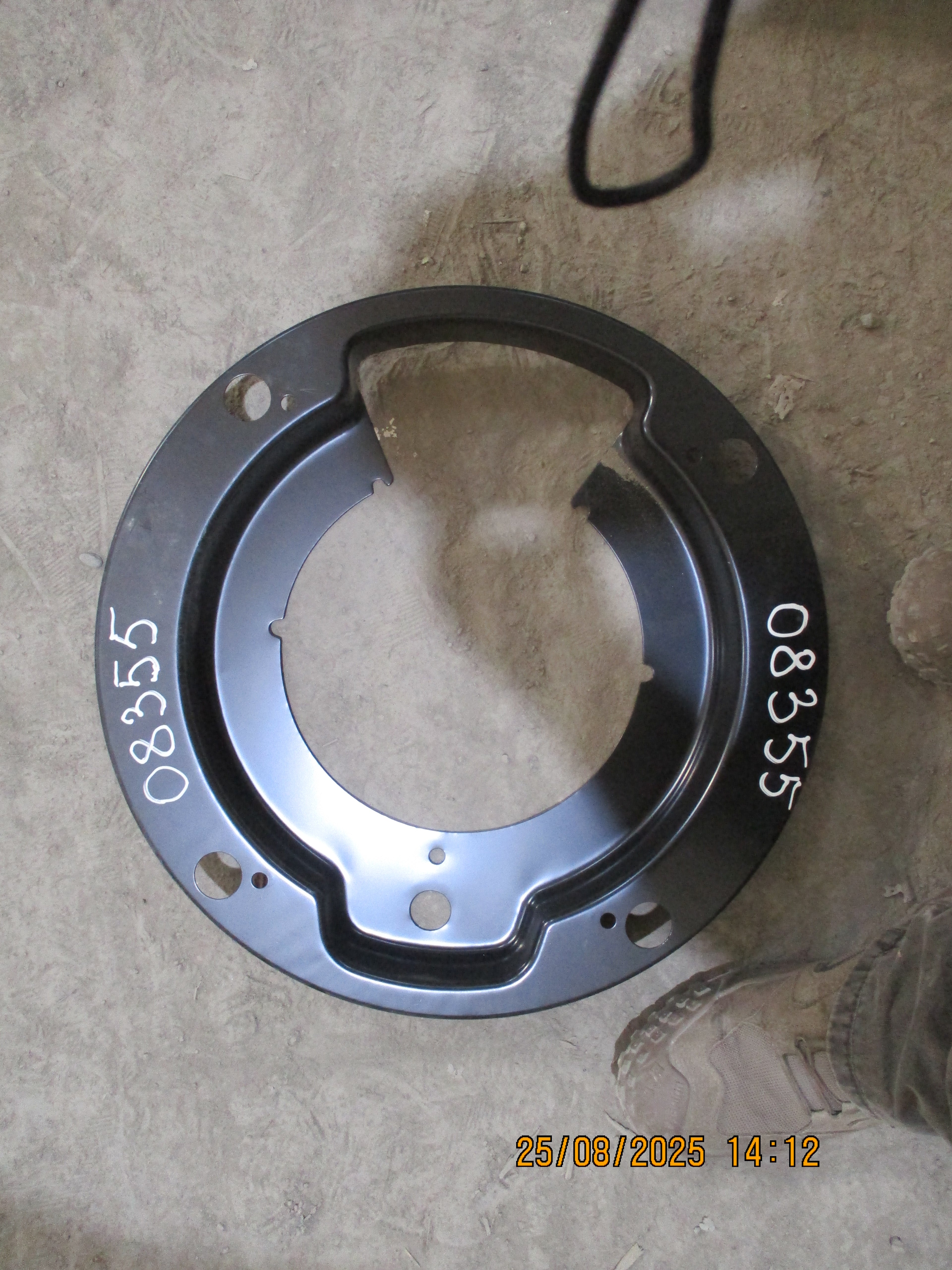 Volvo FMX 440: Protective plate