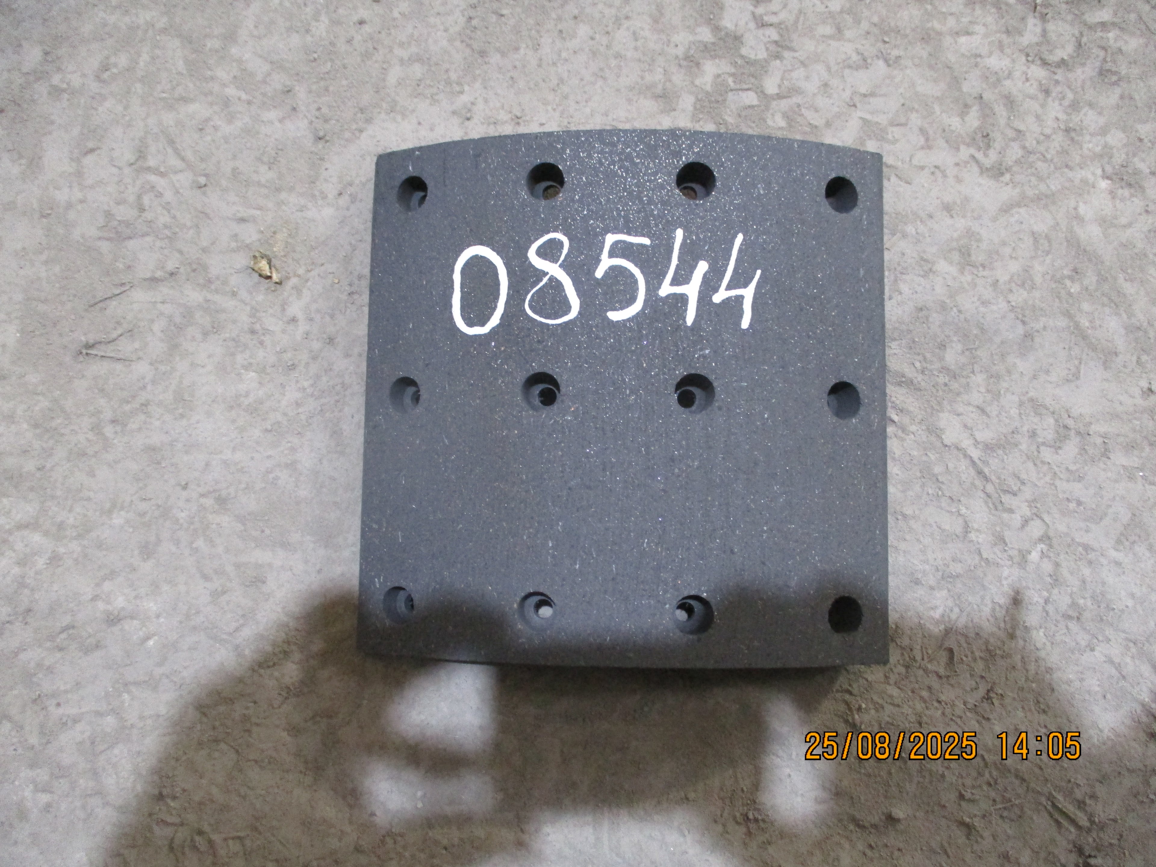 Volvo FMX 440: Brake shoes  (front)