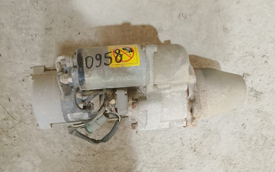 Komatsu 6D105 Loader: Starting motor