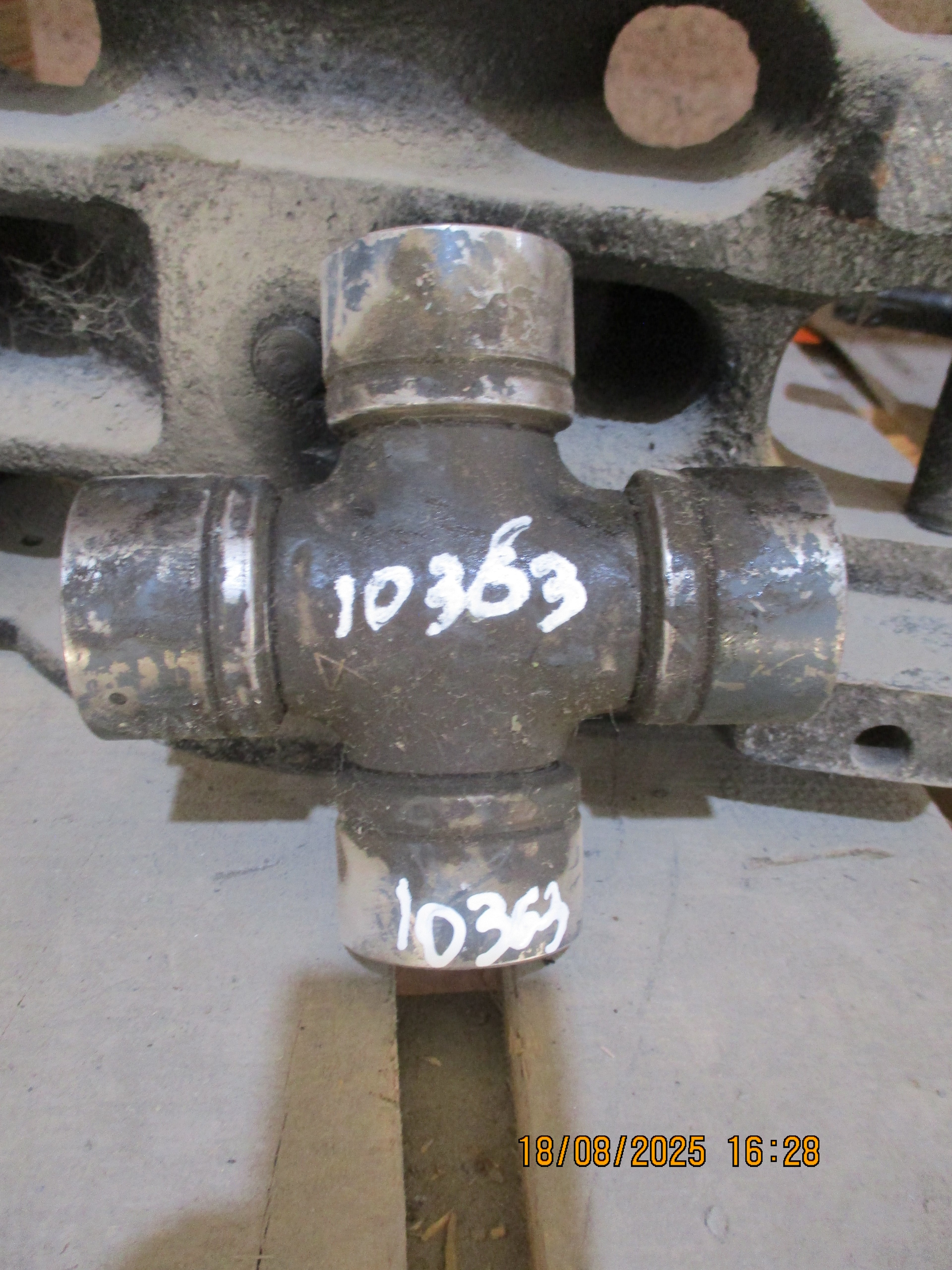 Renault- 350: Cardan Cross