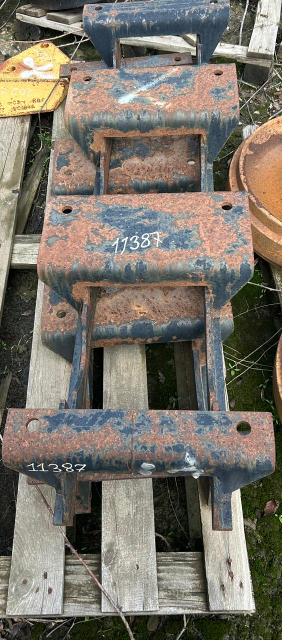 CAT 322 Excavator: Guard assembly