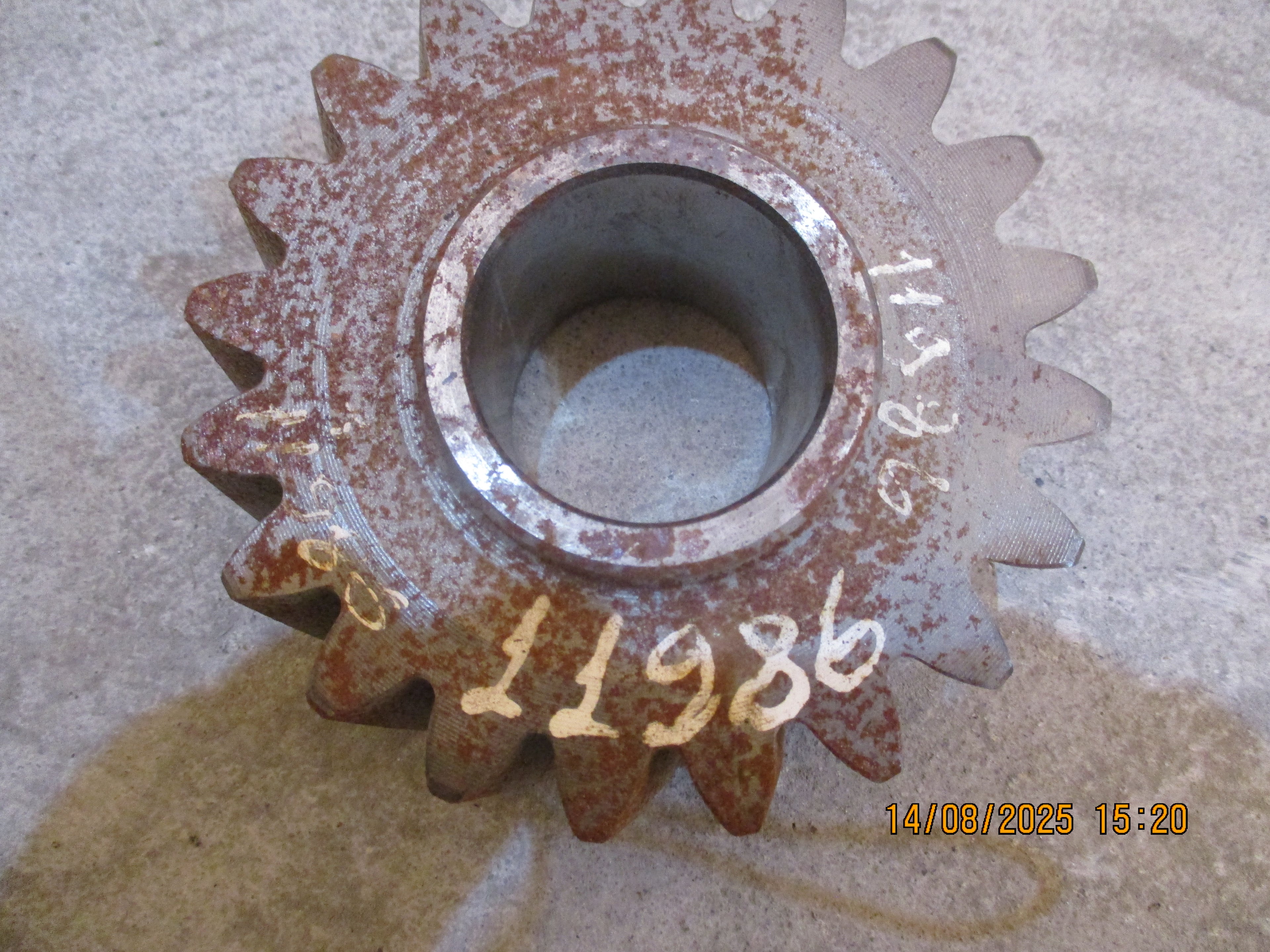 Volvo FMX 440: Reverse gear