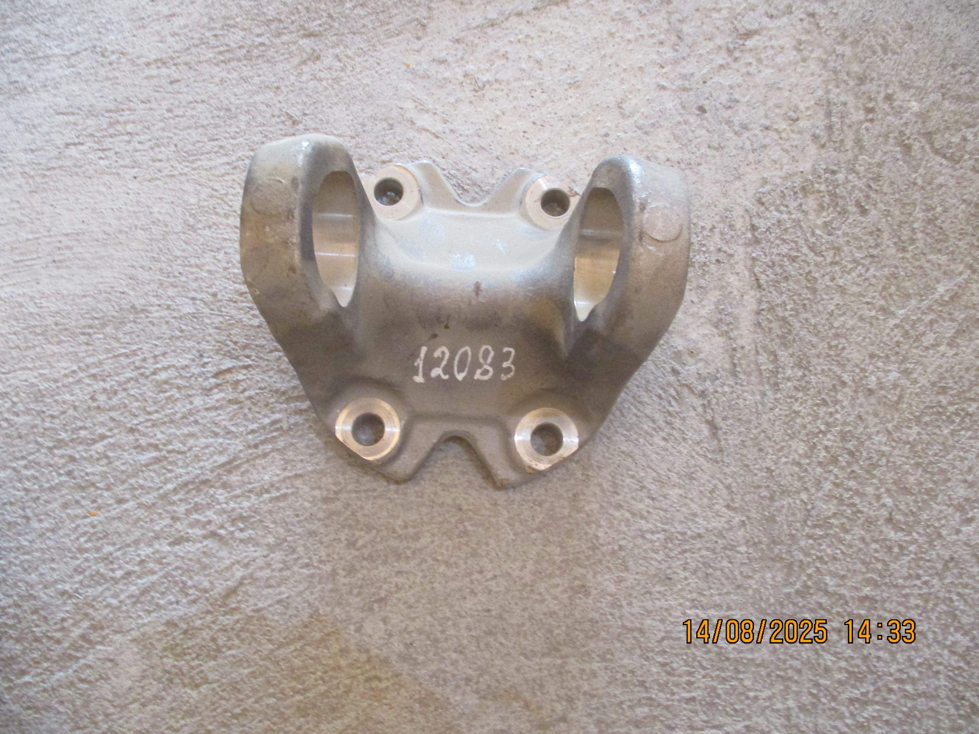 Volvo FMX 440: Drive Shaft  Flange