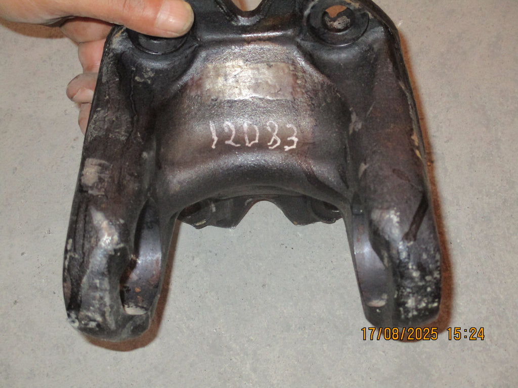 Volvo FMX 440: Drive Shaft  Flange