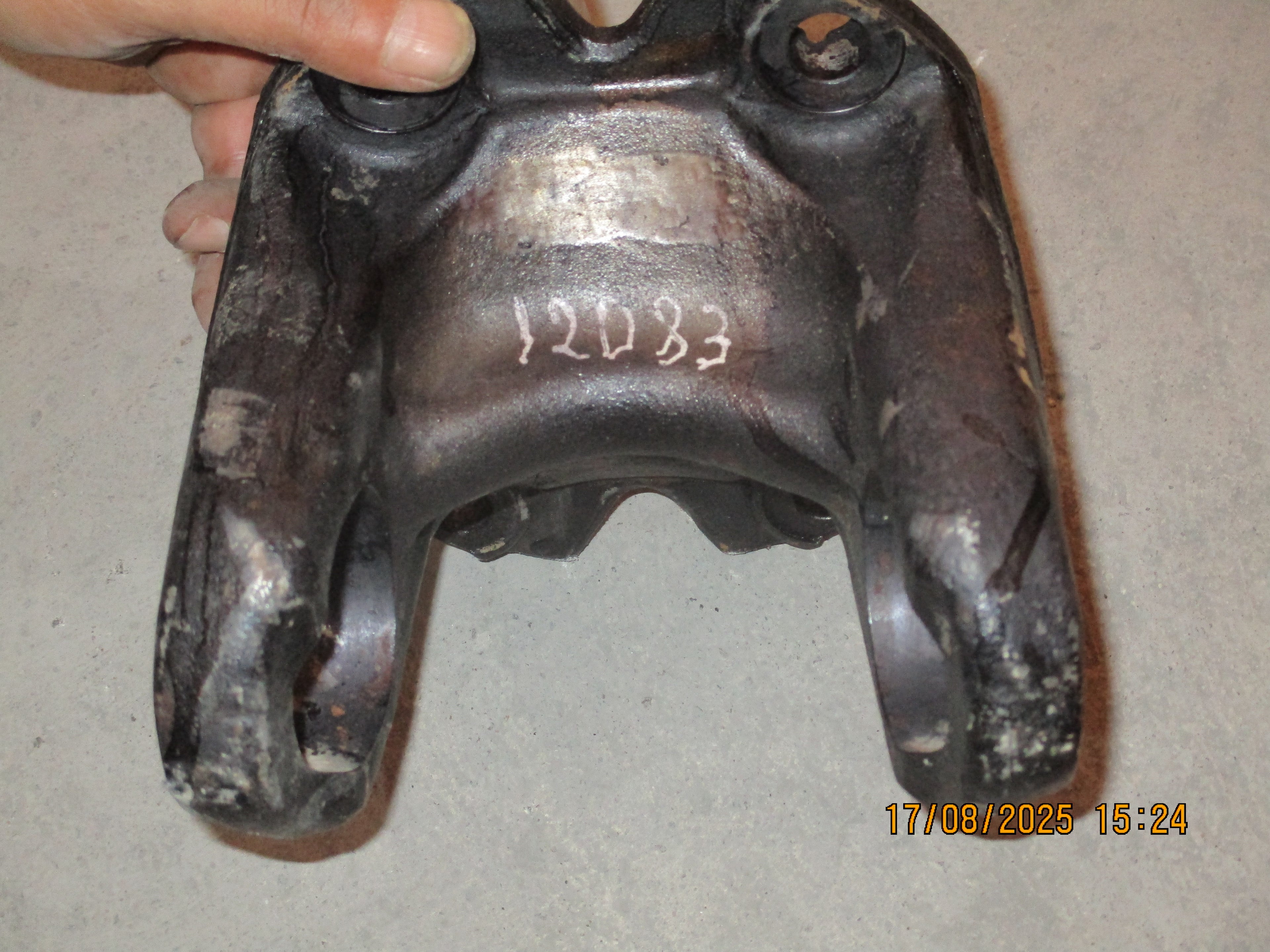 Volvo FMX 440: Drive Shaft  Flange