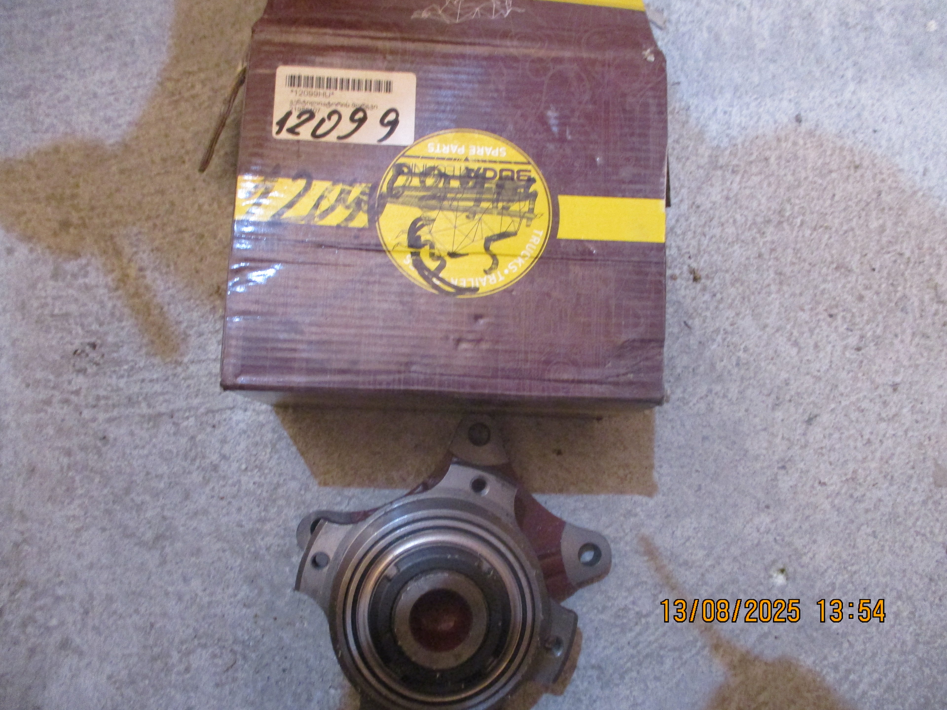 Volvo FMX 440: Cooling Fan Pulley