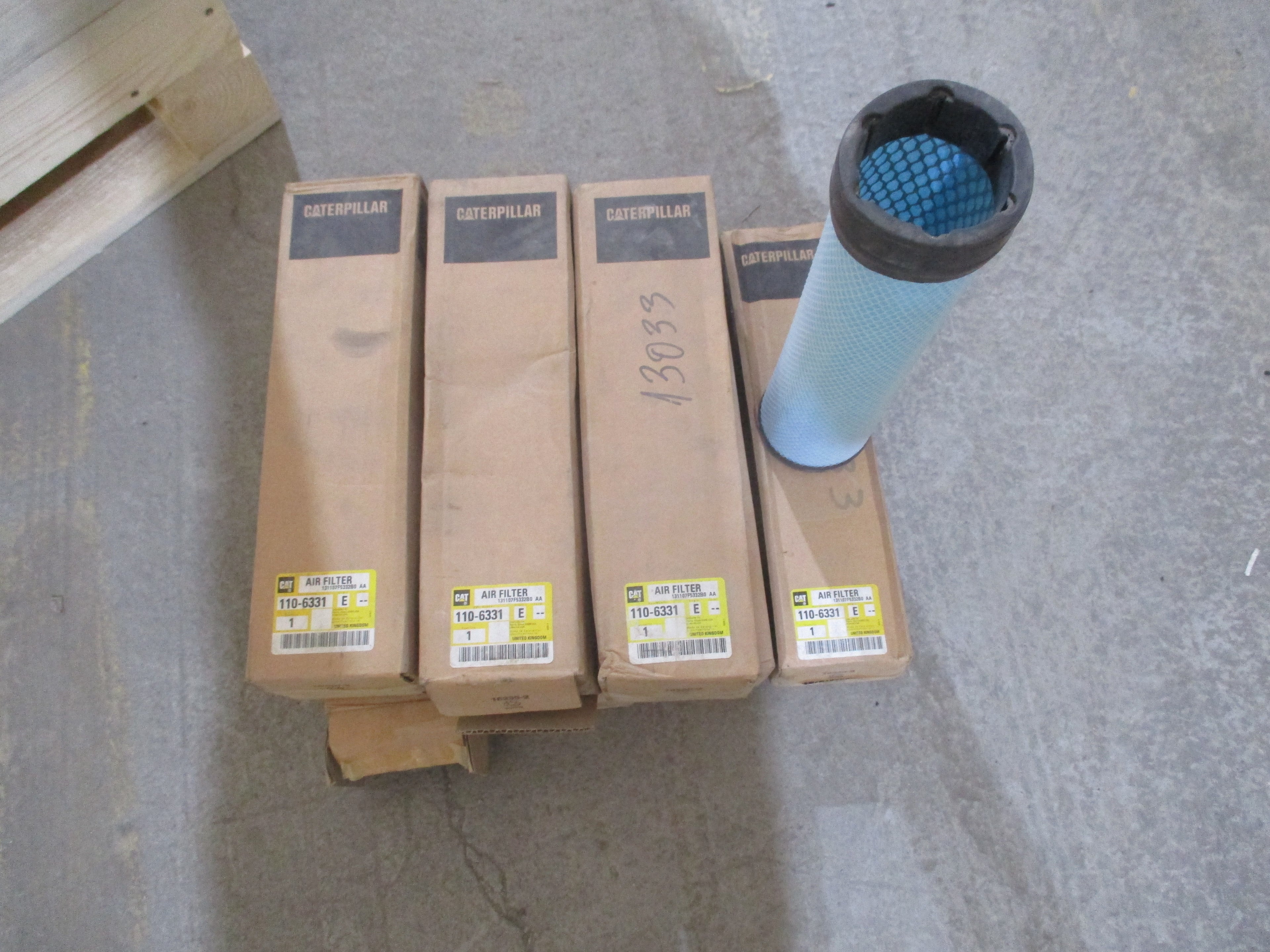 Caterpillar Excavators: Engine Air Filter