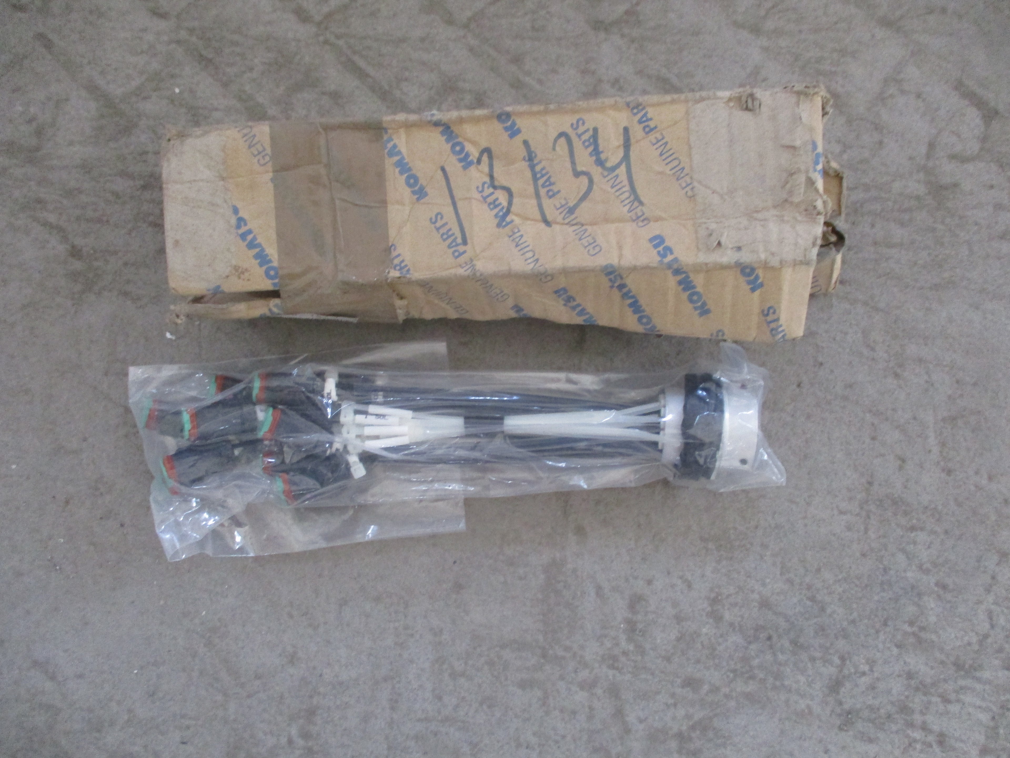 Komatsu D155A-6 DOZER: HARNESS
