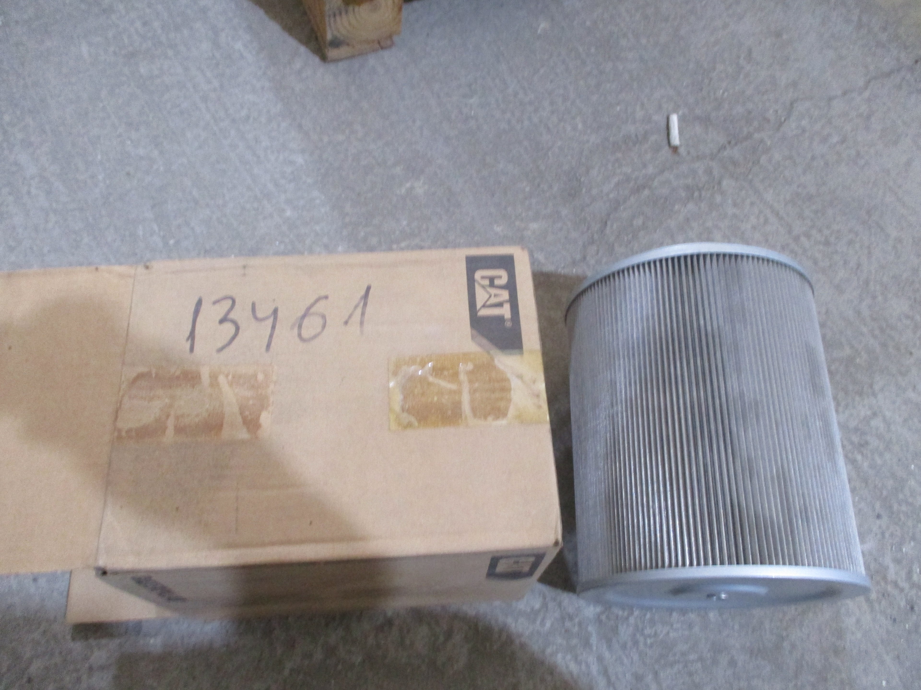 CAT 385C Excavator: Hydraulic Filter