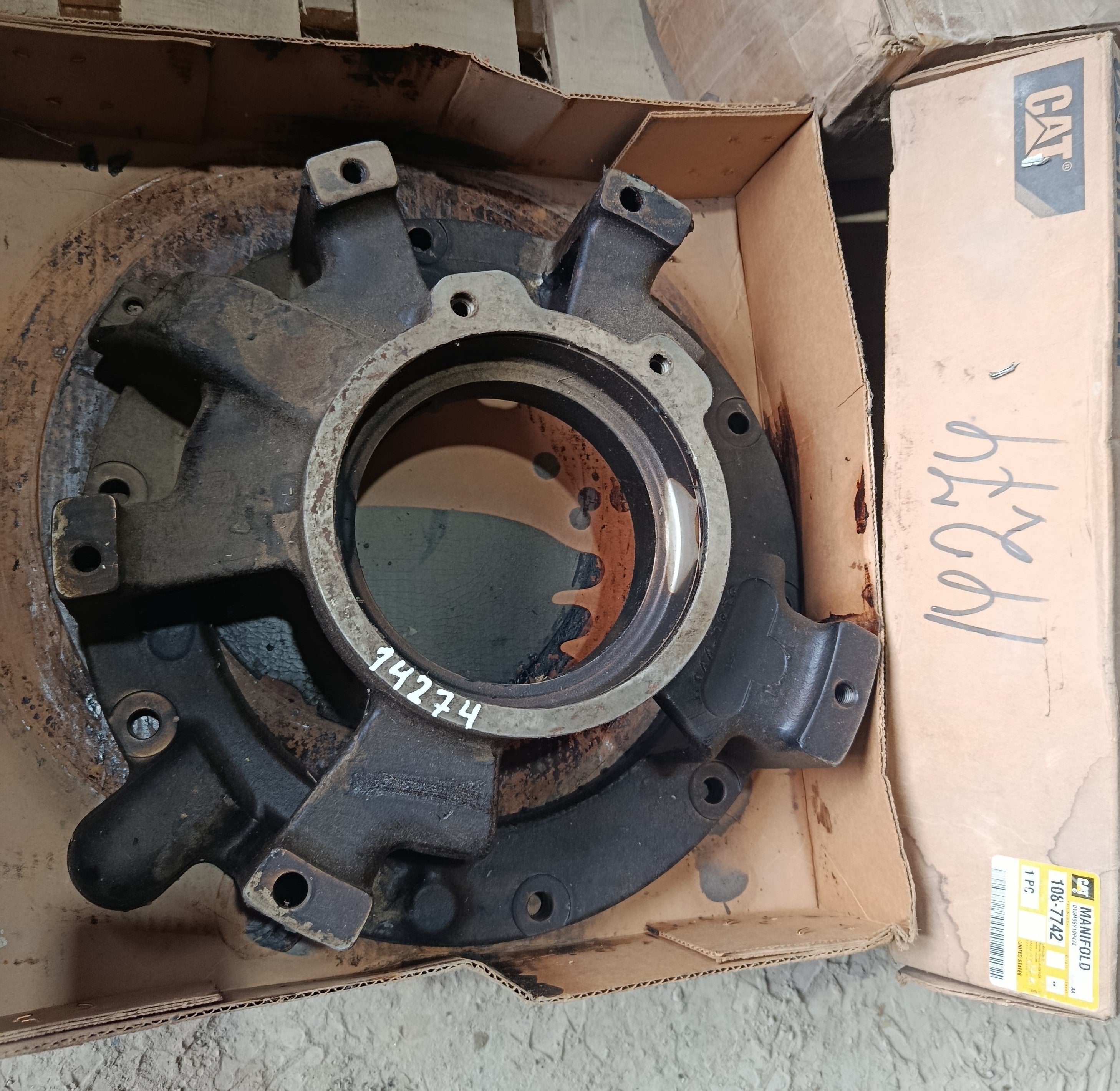 CAT D7H Track Tractor: Manifold