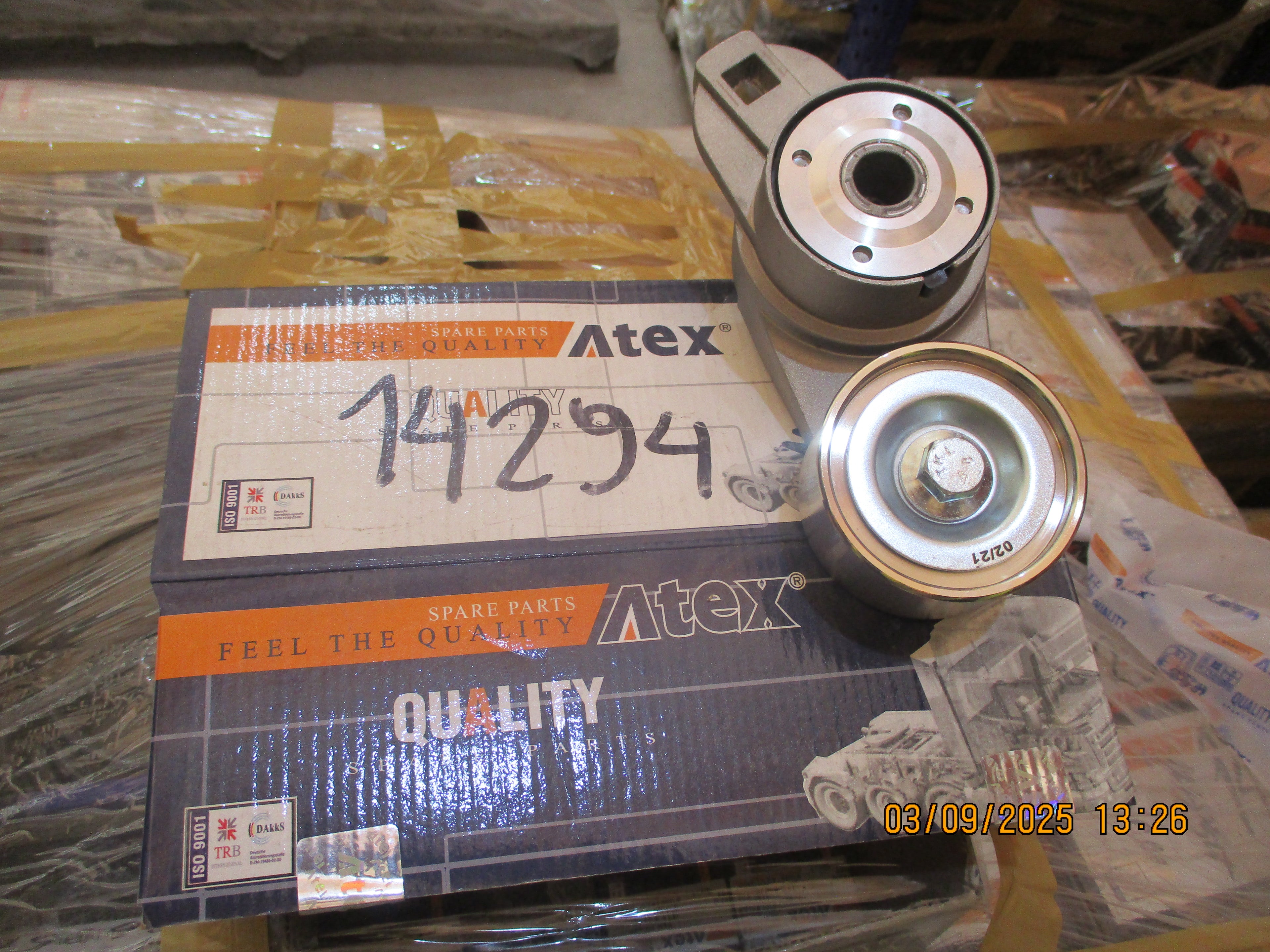 Volvo FMX 440: Belt tensioner