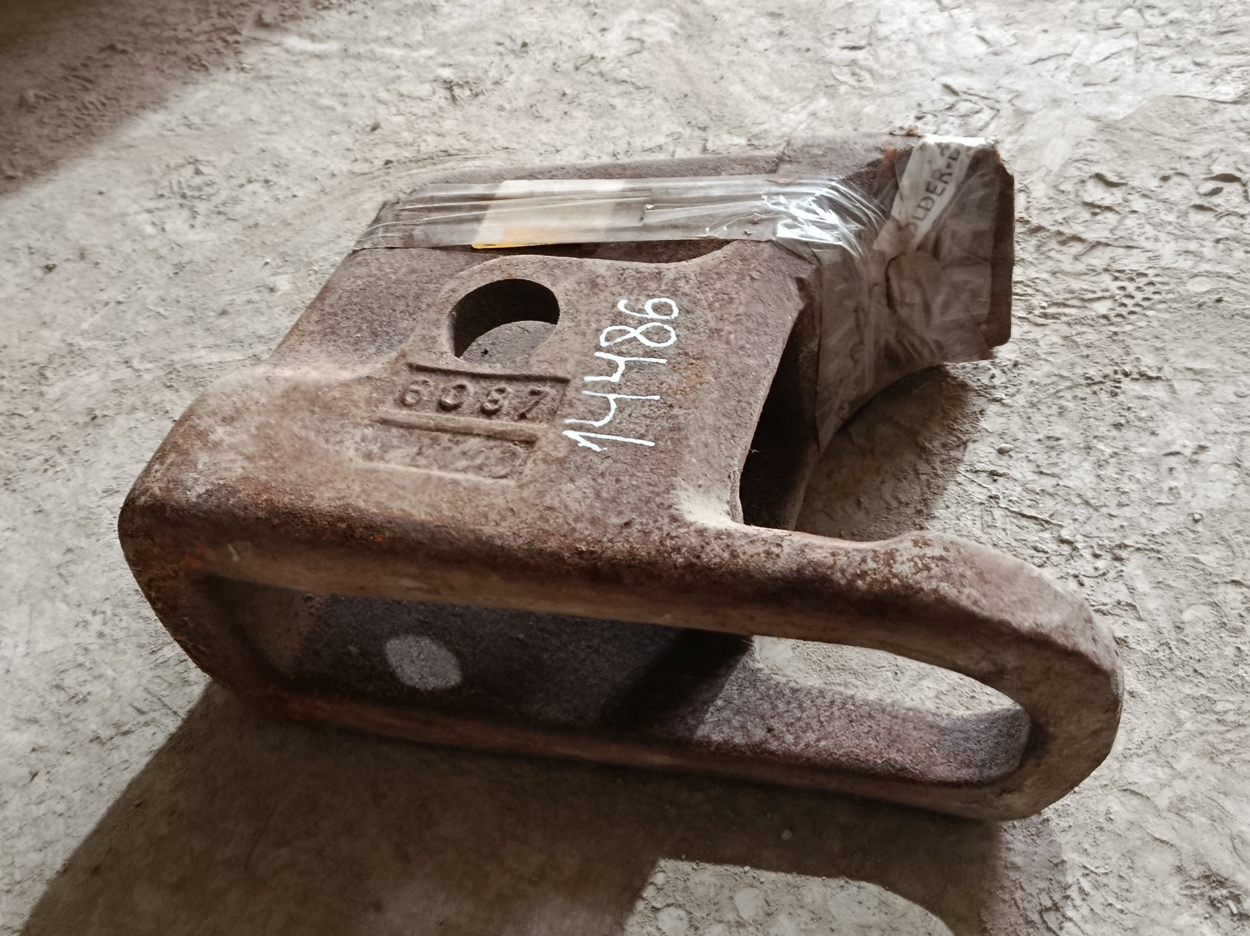 Caterpillar 973 Track Loader: Ripper Teeth Holder
