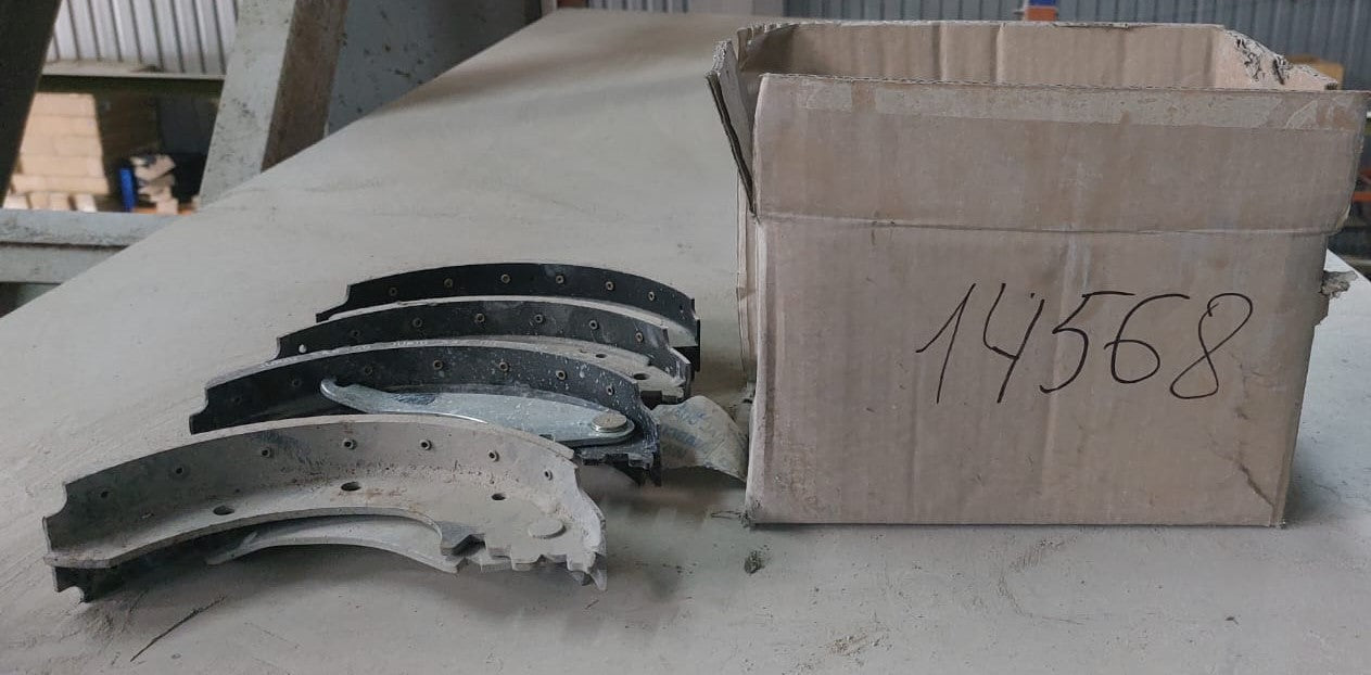 Mercedez-Benz: Brake Shoe Set