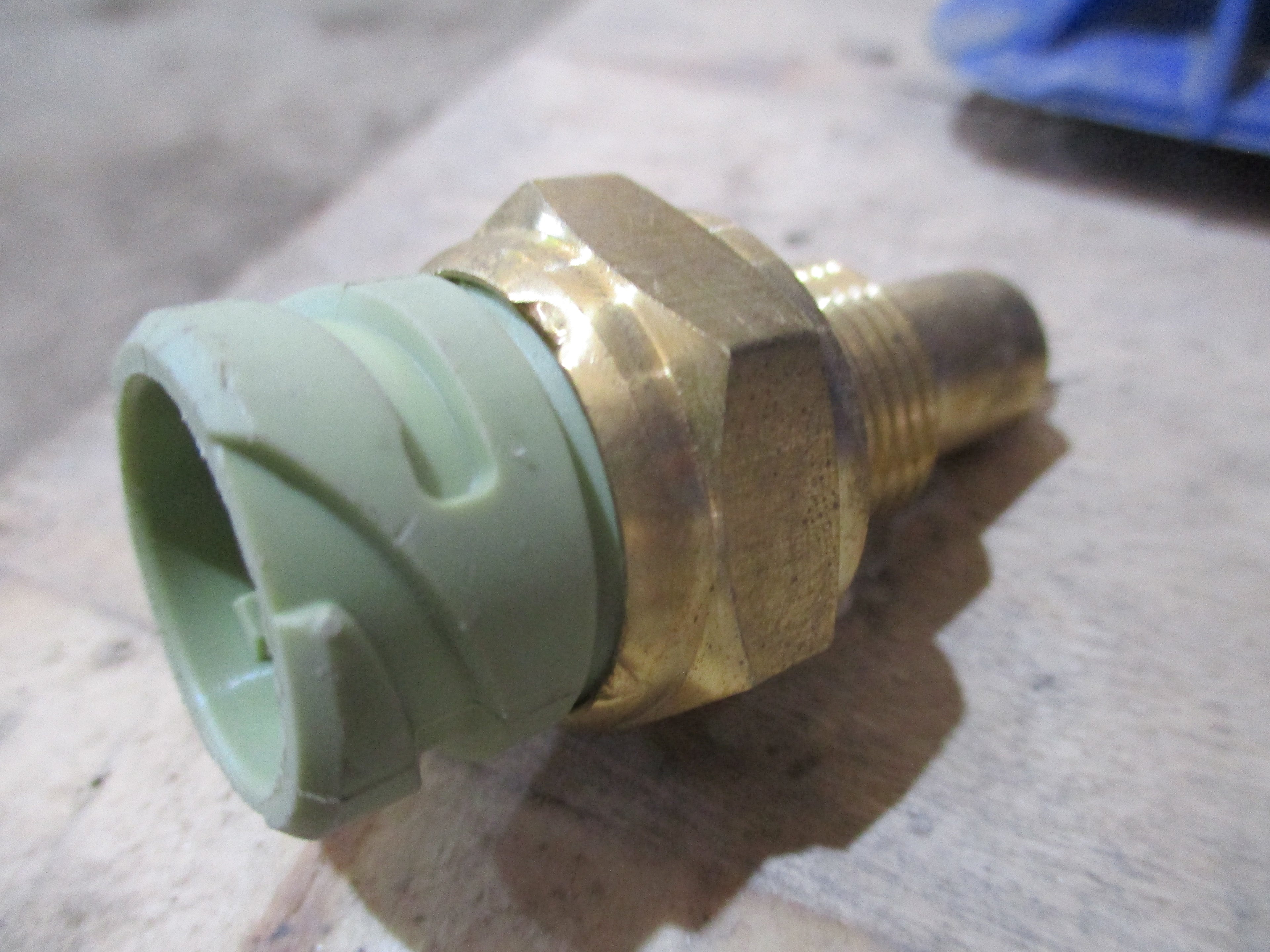 Volvo FMX 440- Oil Fuel Pressure Sensor