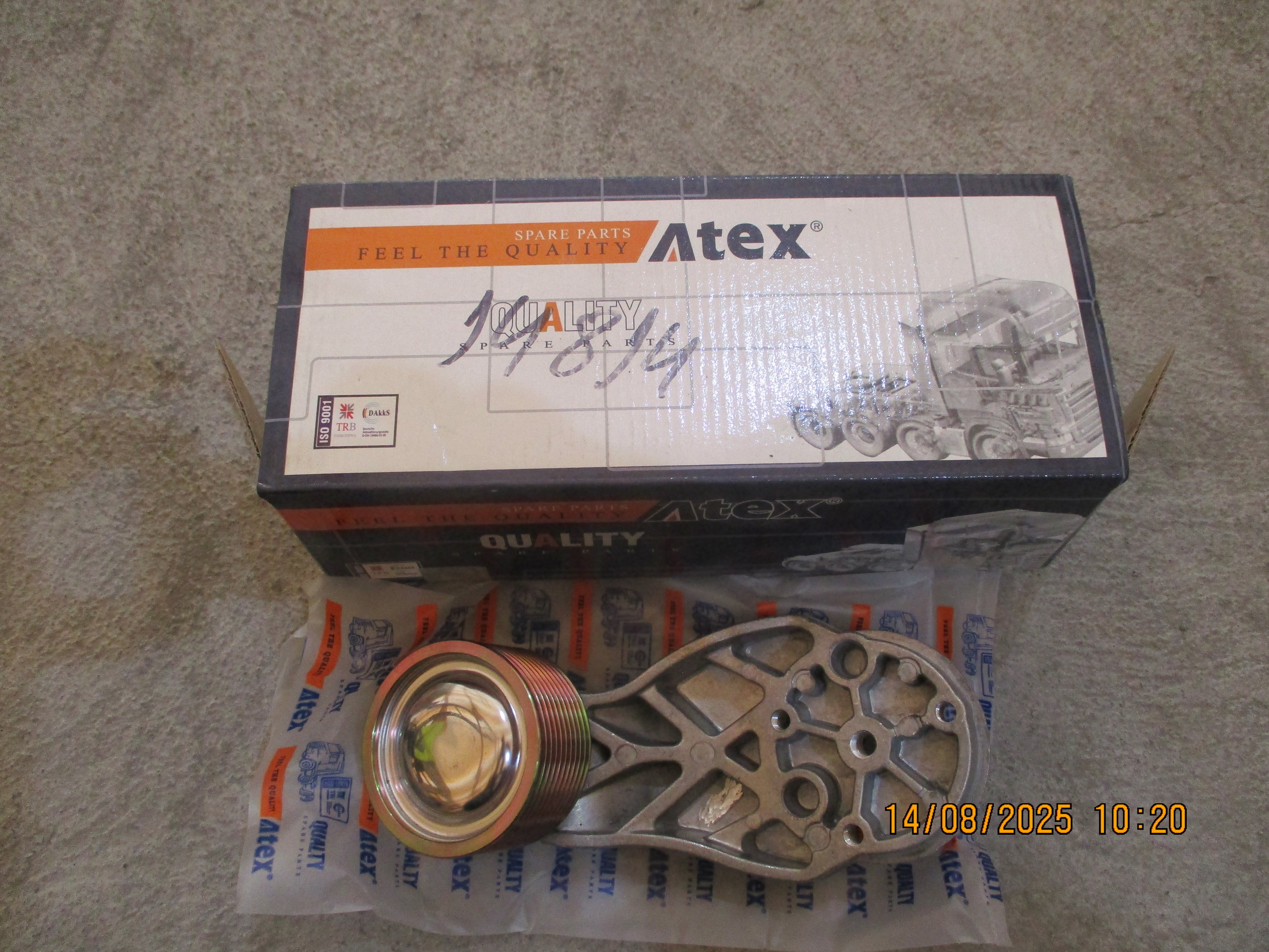 Volvo FMX 440: Tensioner pulley, belt tensioner