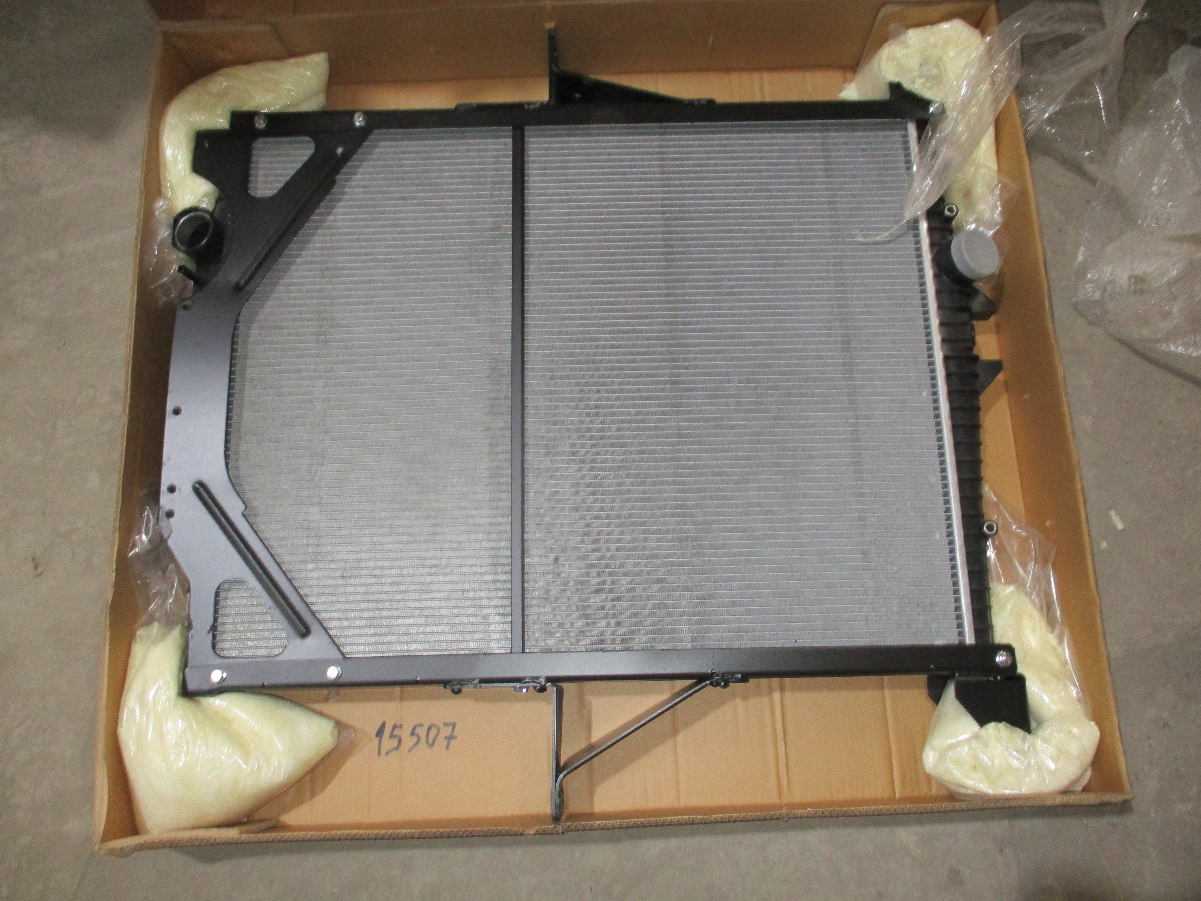 Volvo FMX 440: Radiator