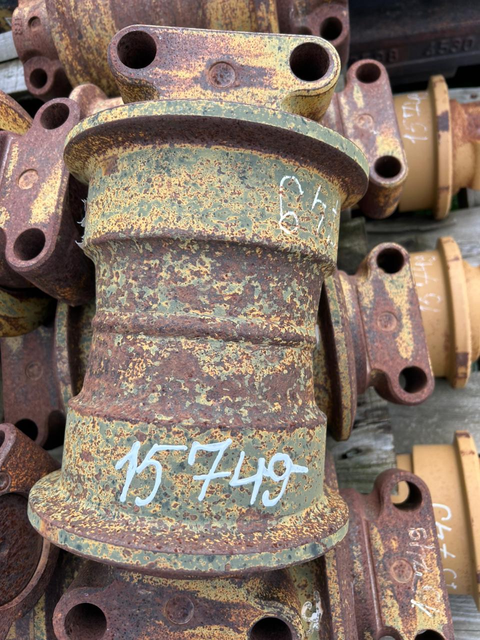 CAT-330D EXCAVATOR: ROLLER GP-TRACK-SINGLE FLANGE