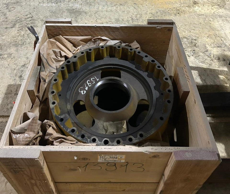 CAT 966G Wheel Loader: Housing Assembly