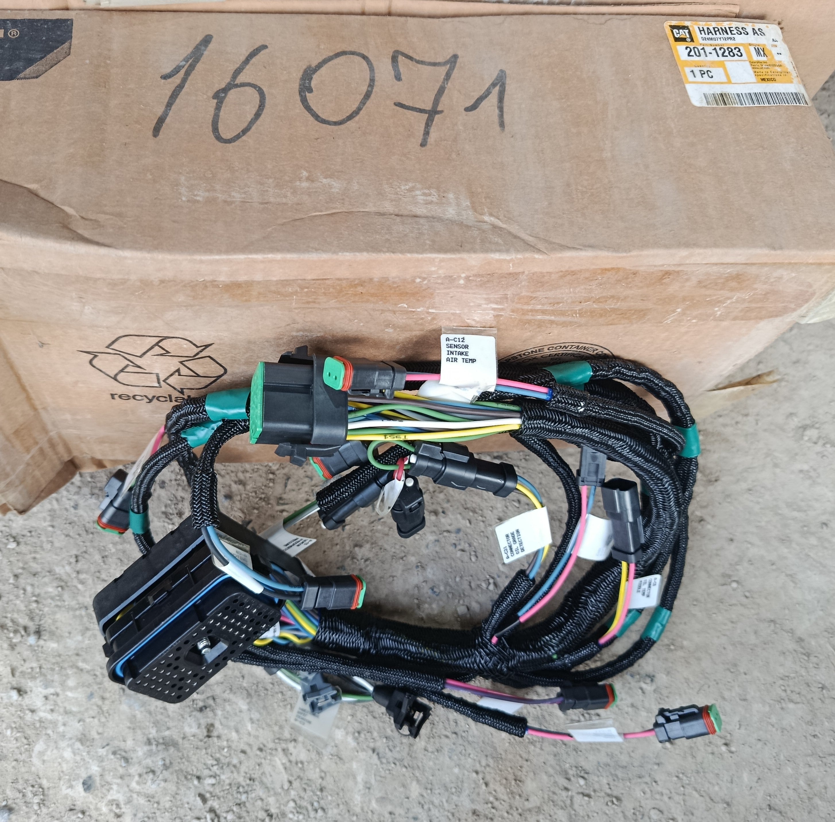 CAT-D6R DOZER: Harness Assembly