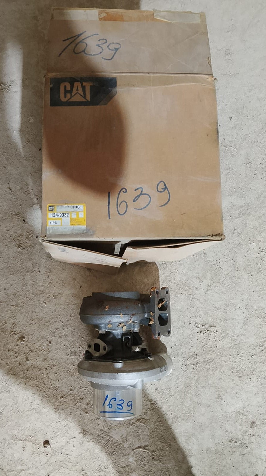 CAT 322 Excavator: Turbocharger