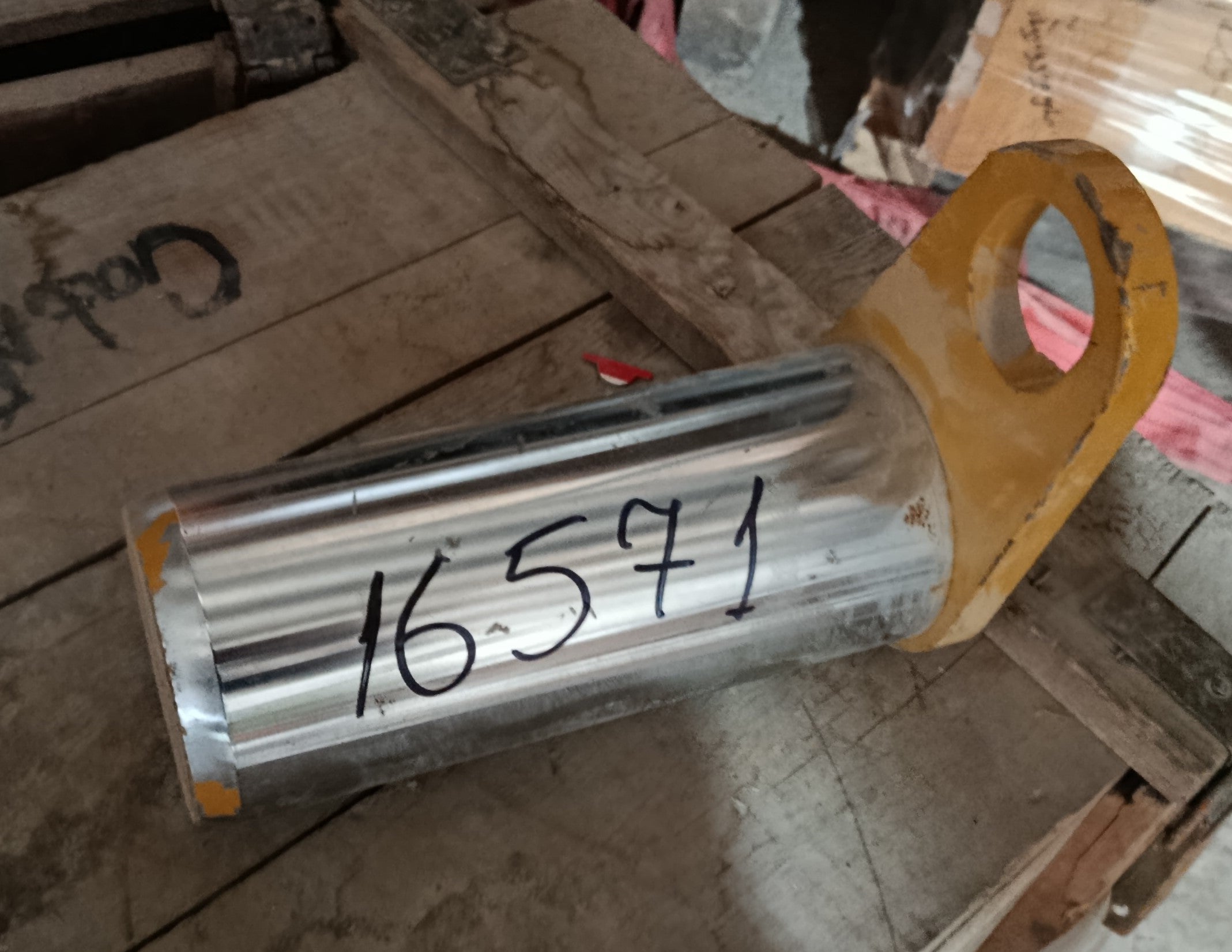 CAT 325 Excavators: Pin Assembly