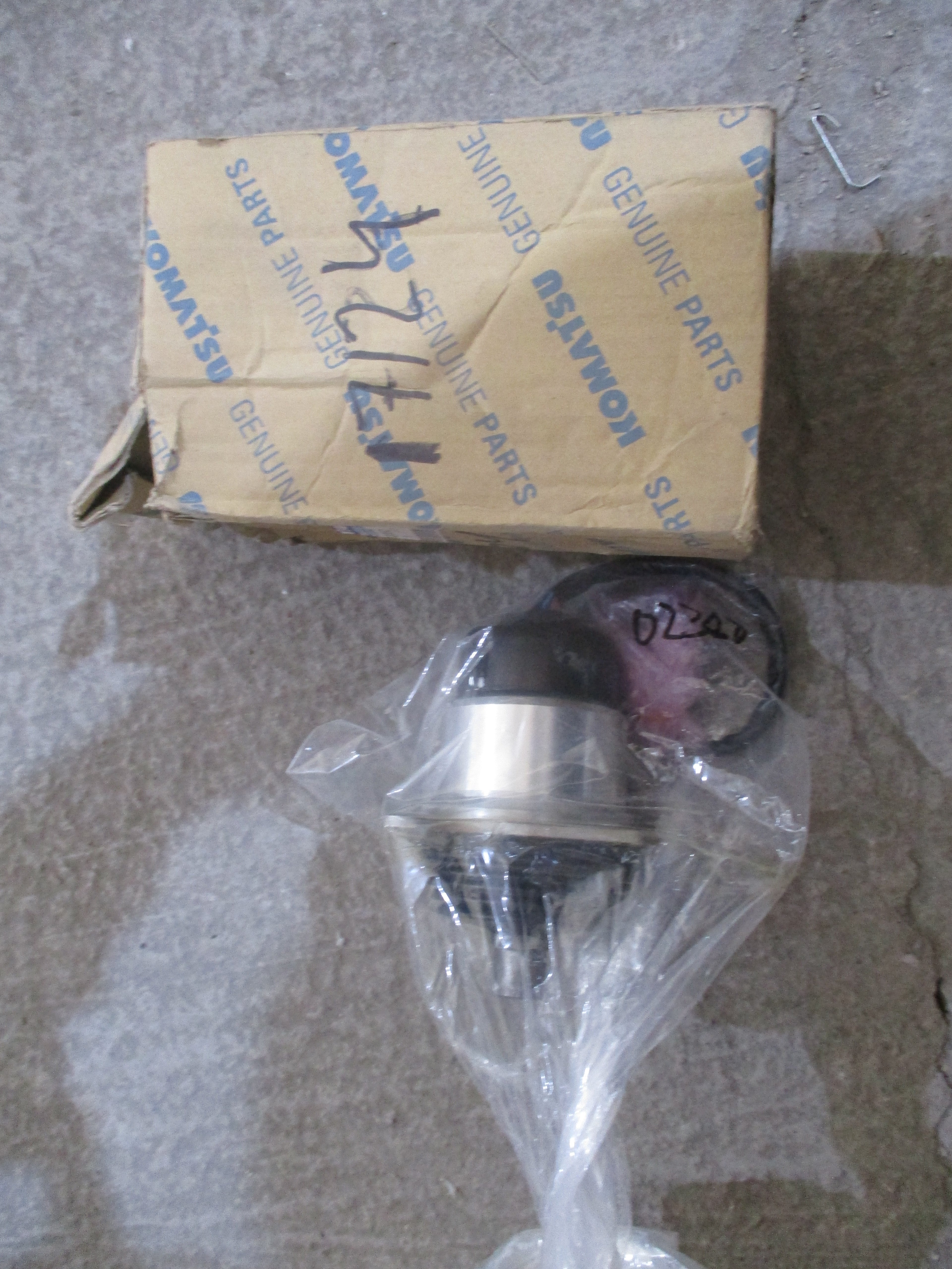Komatsu D155A-6 DOZER: Lever in assembly