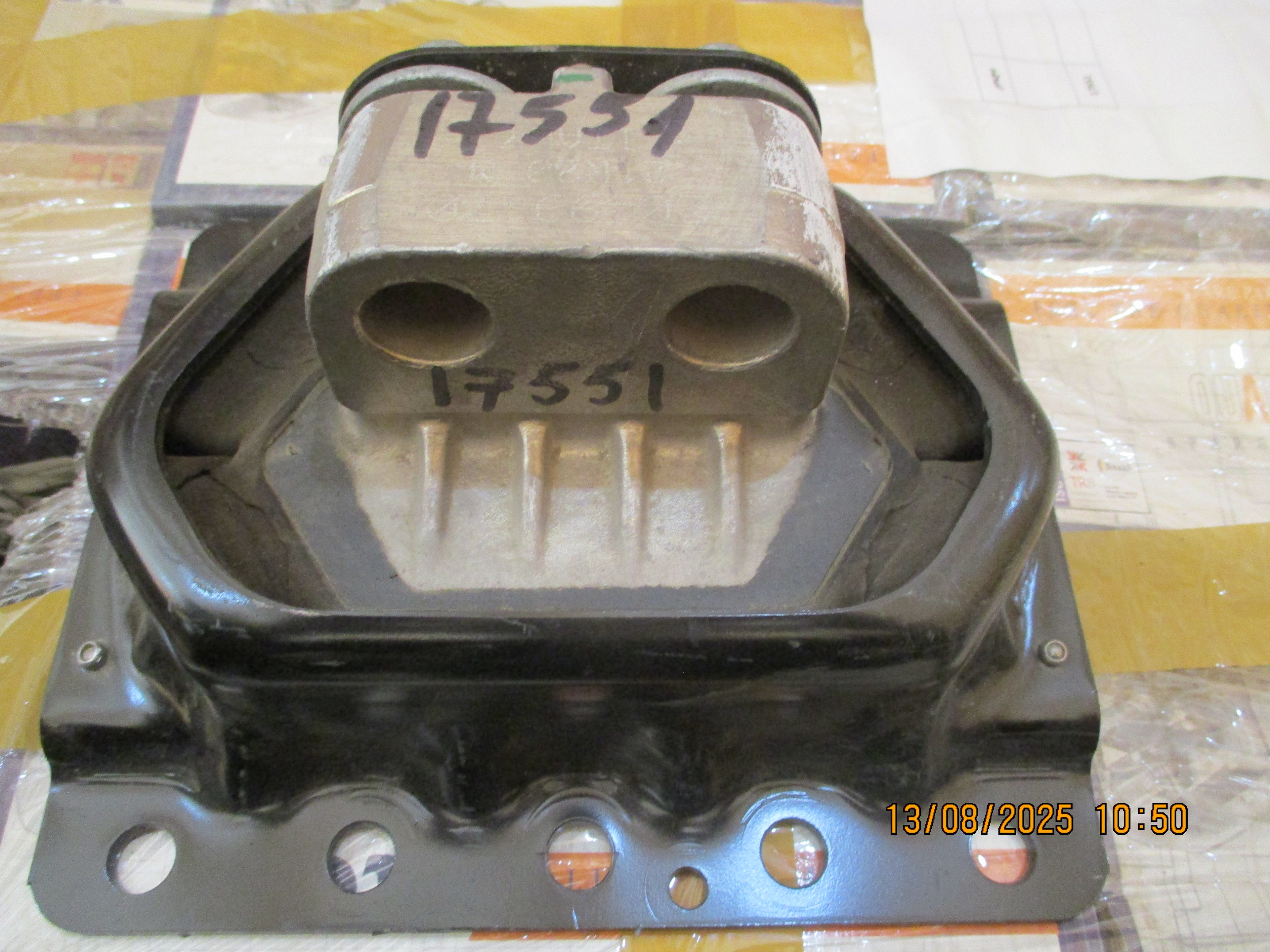 Volvo FMX 440: Engine mounting