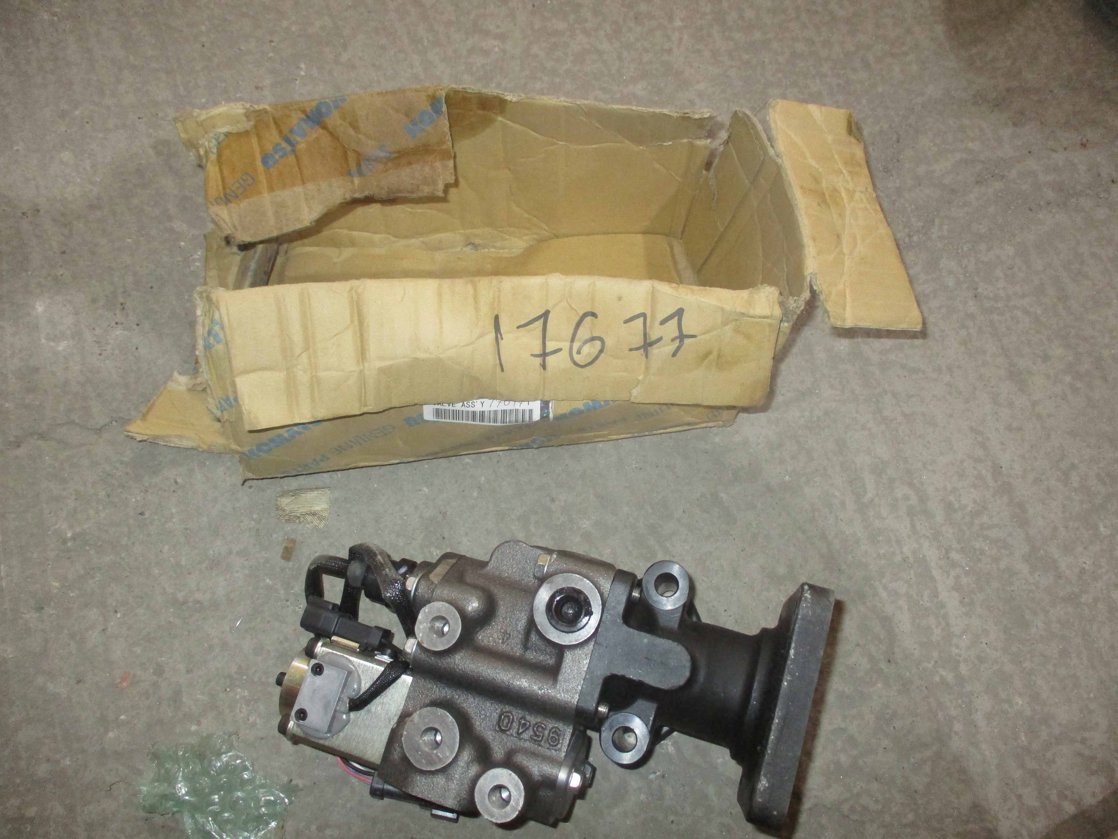 Komatsu D155A-6 DOZER: Valve