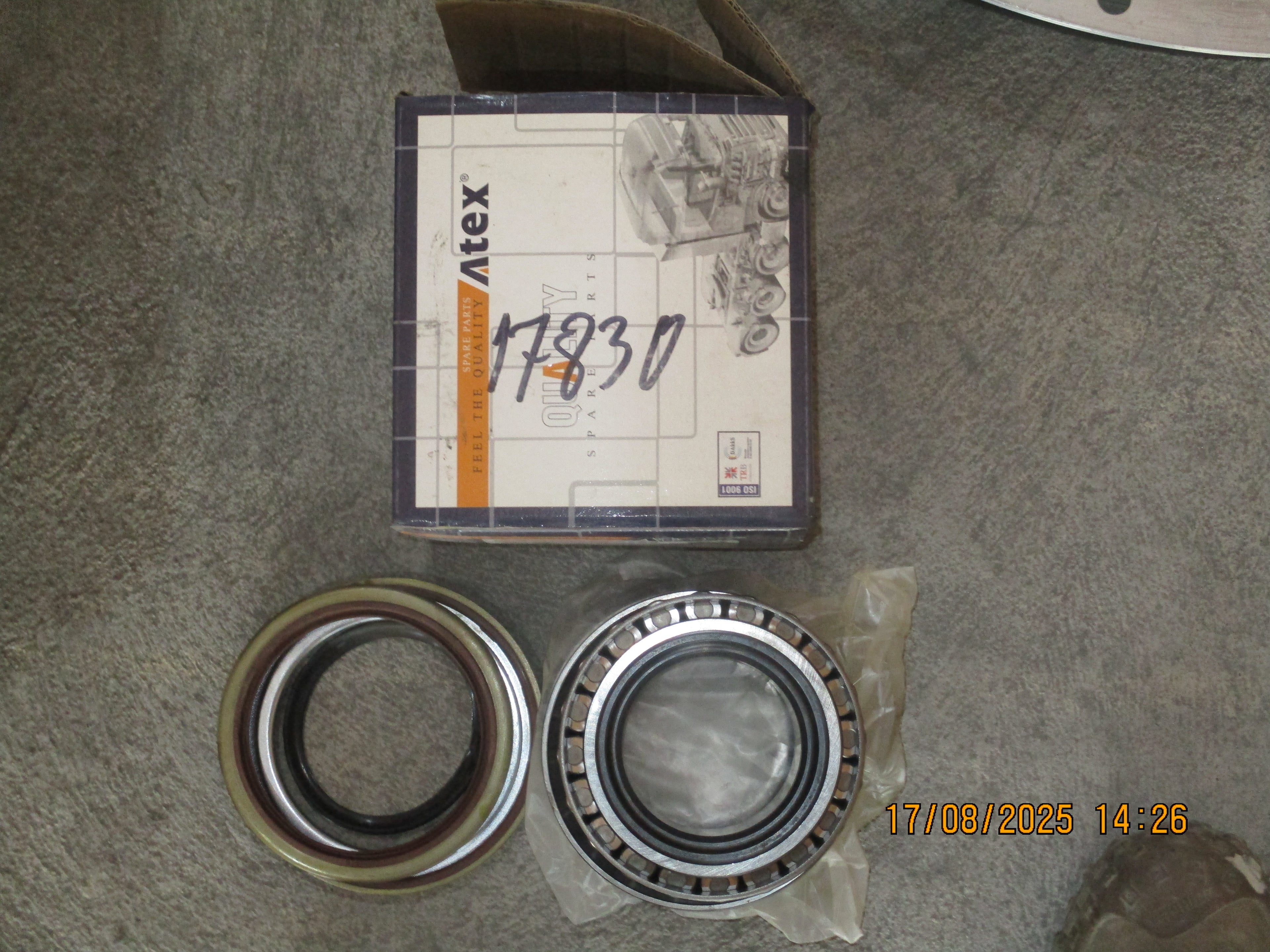 Volvo FMX 440: Wheel bearing