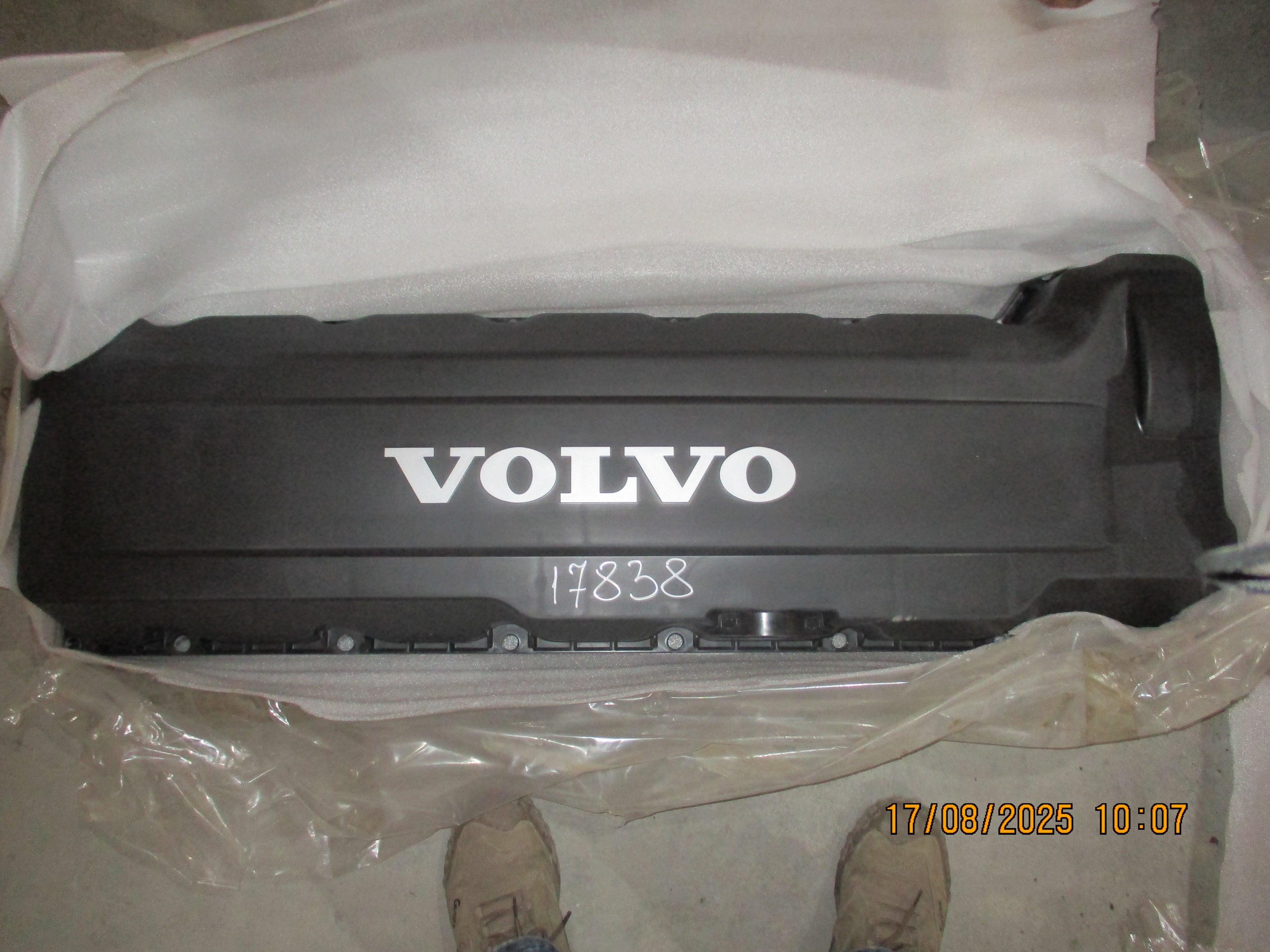 Volvo FMX 440: Engine valve cover