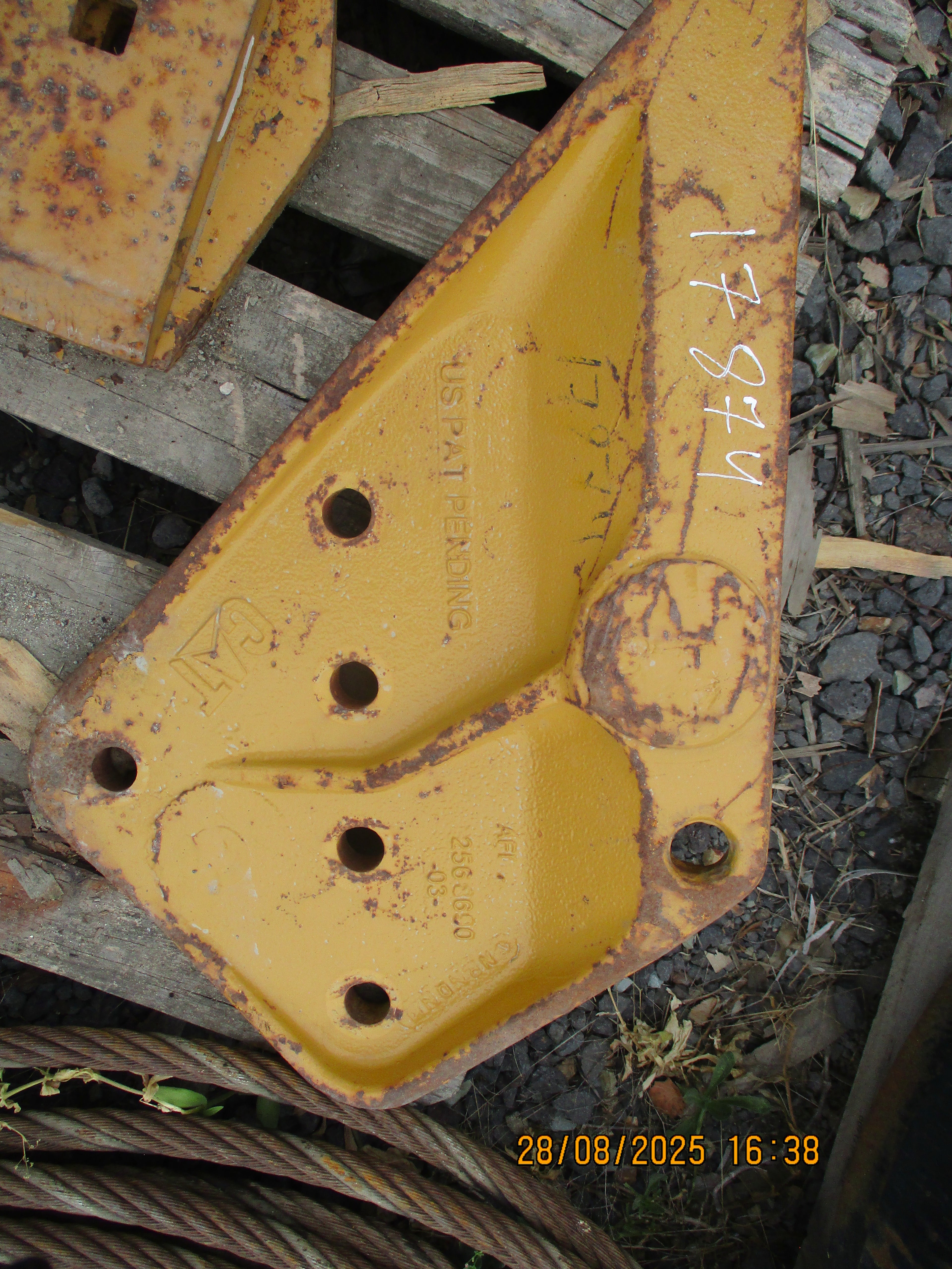 Caterpillar Excavators: Side Cutter, Right