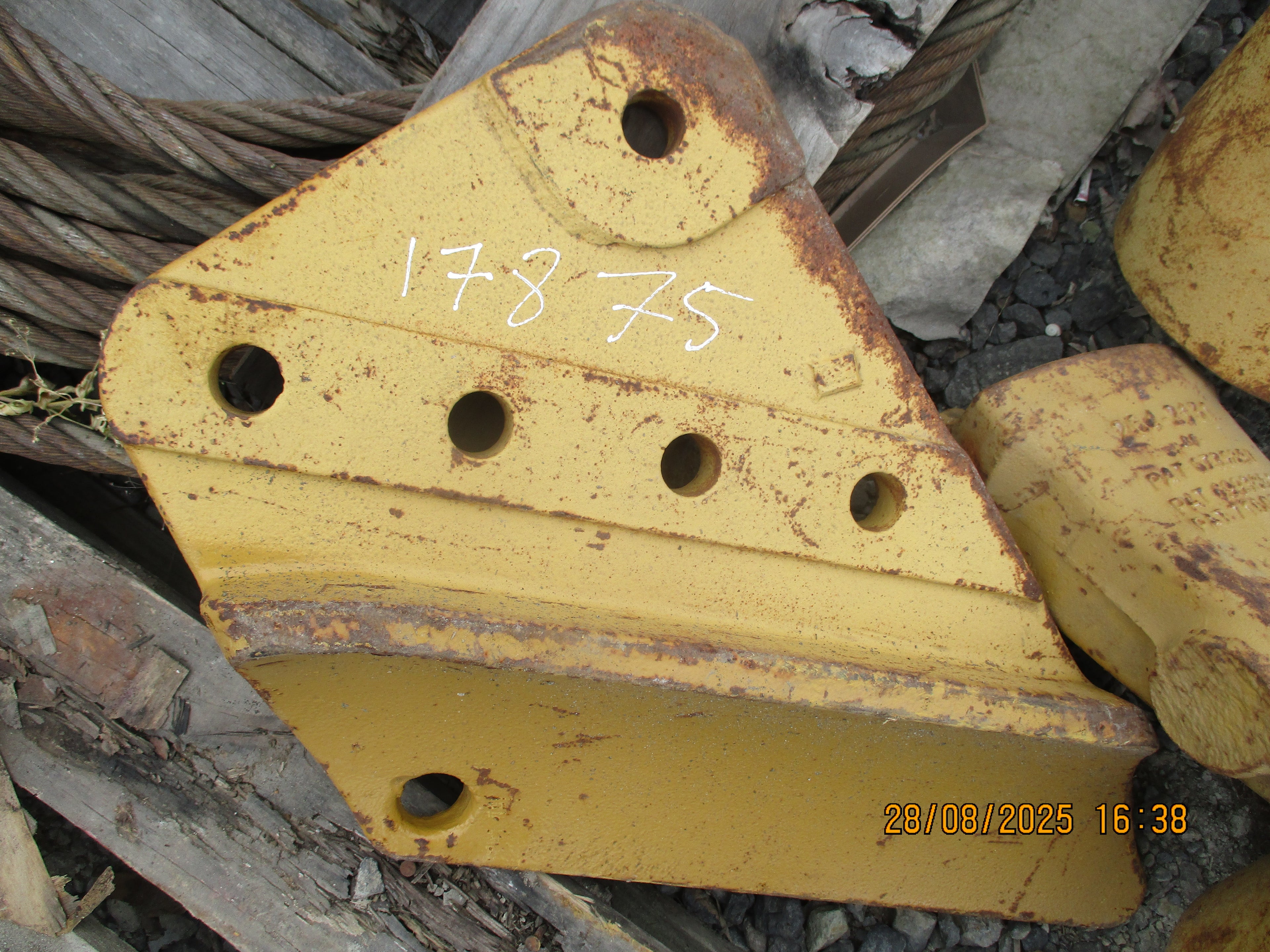 Caterpillar Excavators: Side Cutter, Left