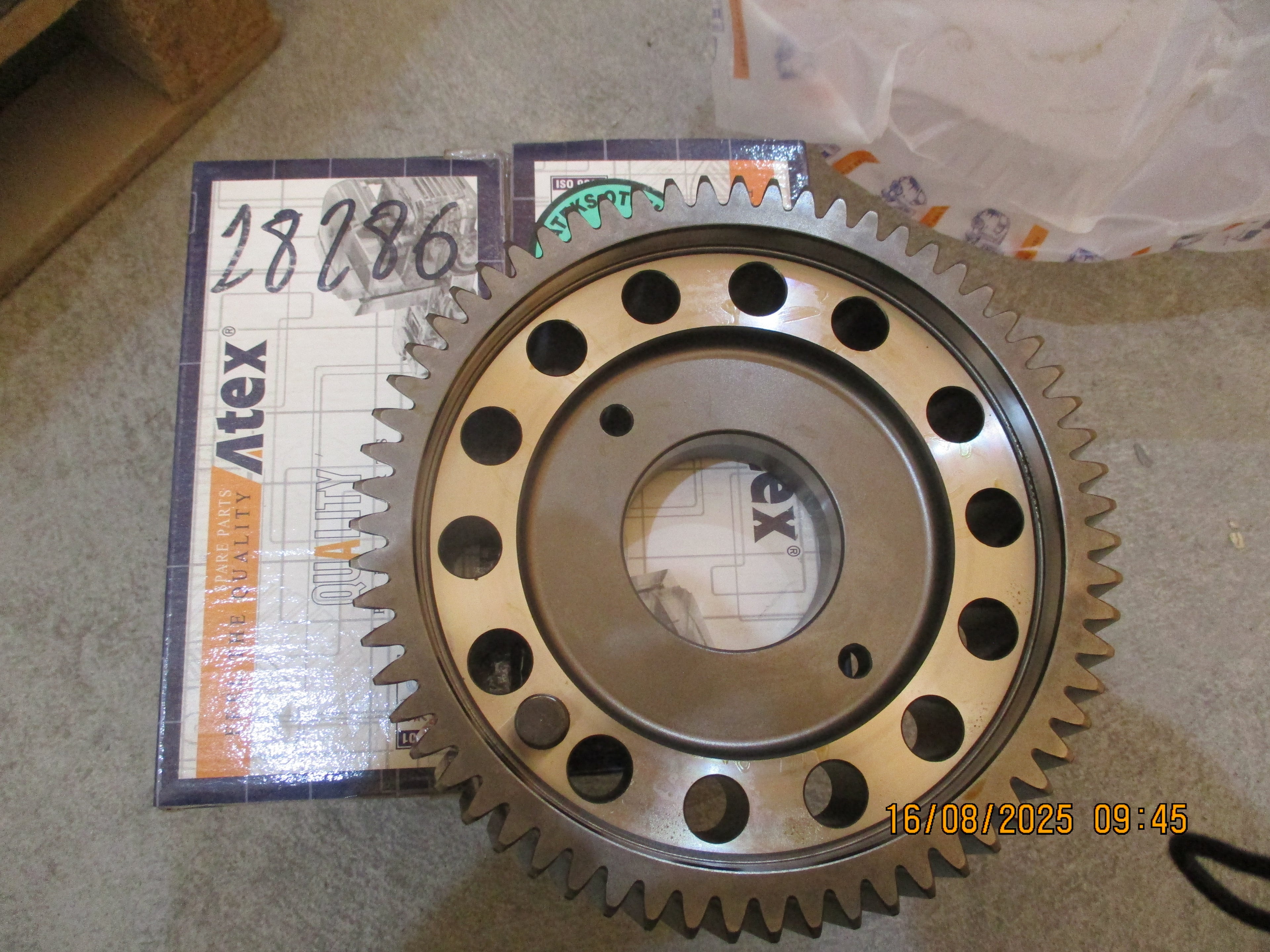 Volvo FMX 440: Crankshaft Gear