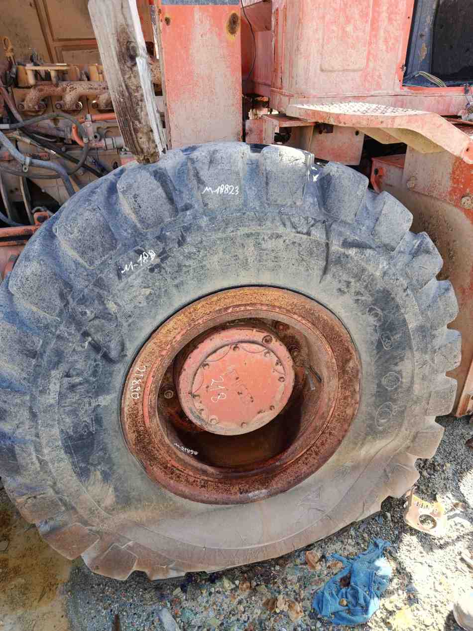 Doosan SD300 Loader: Tire and Rim Assembly