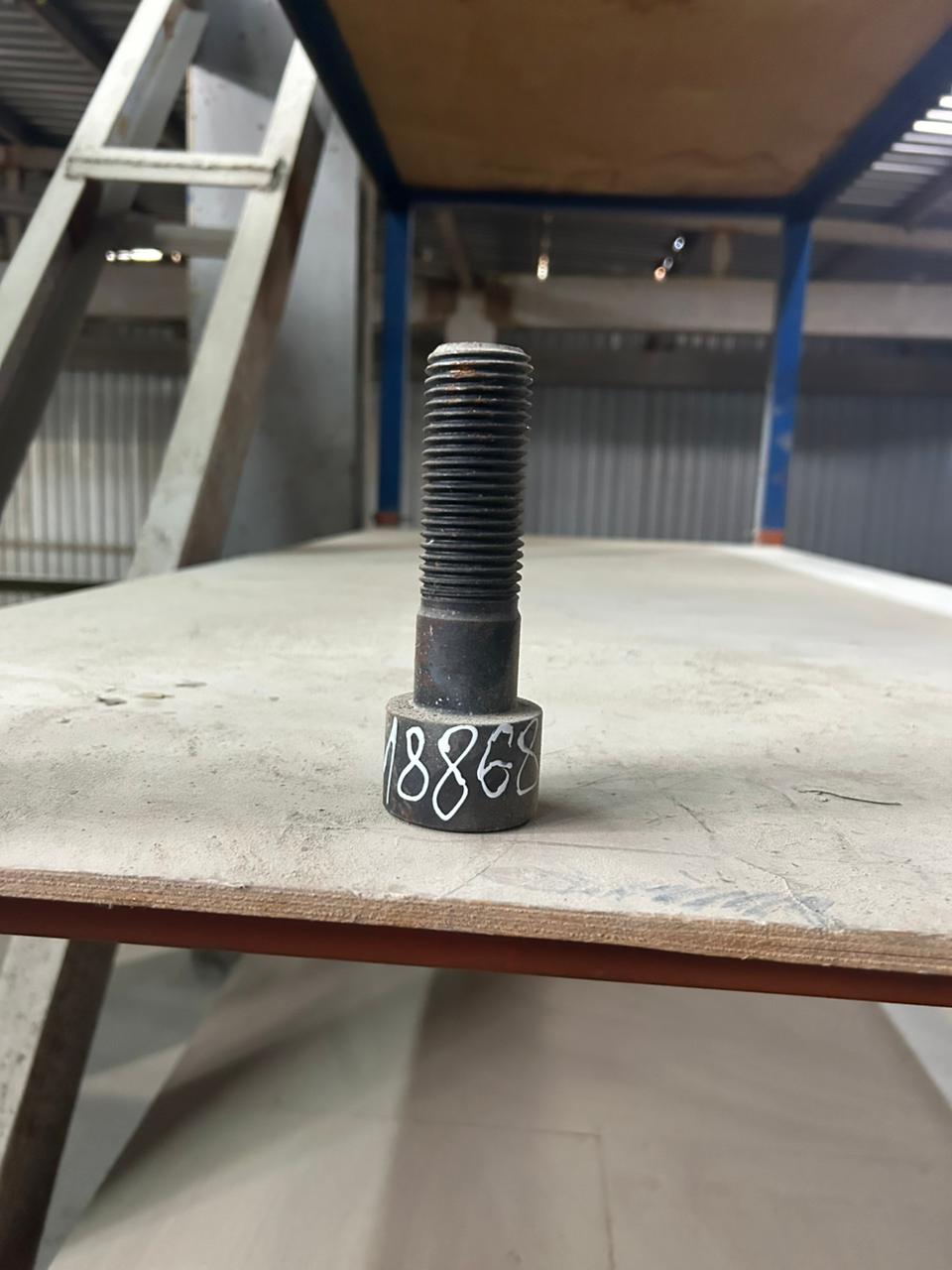 Hitachi Excavators: Bolt Socket