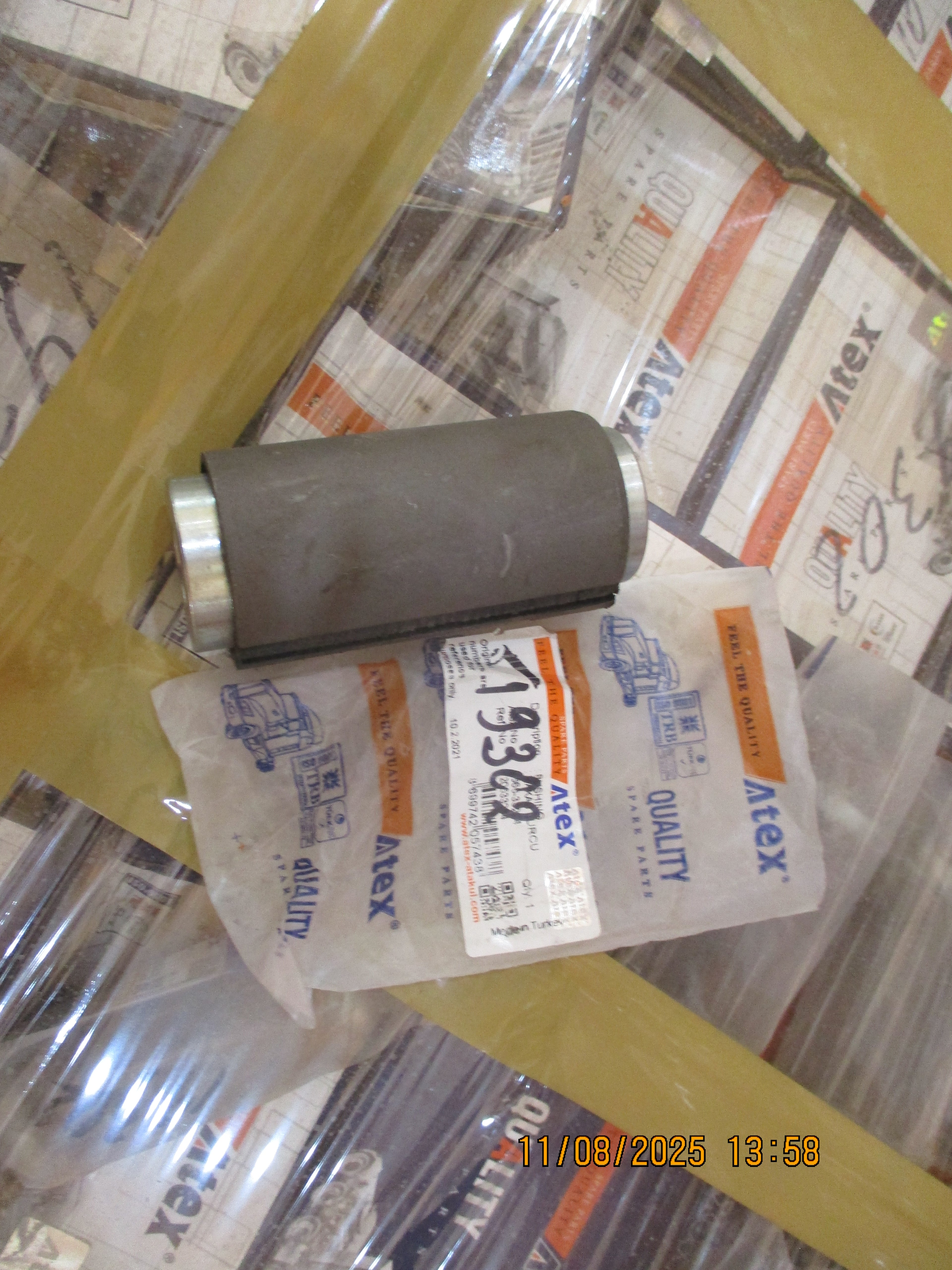 Volvo FMX 440: Spring bushing
