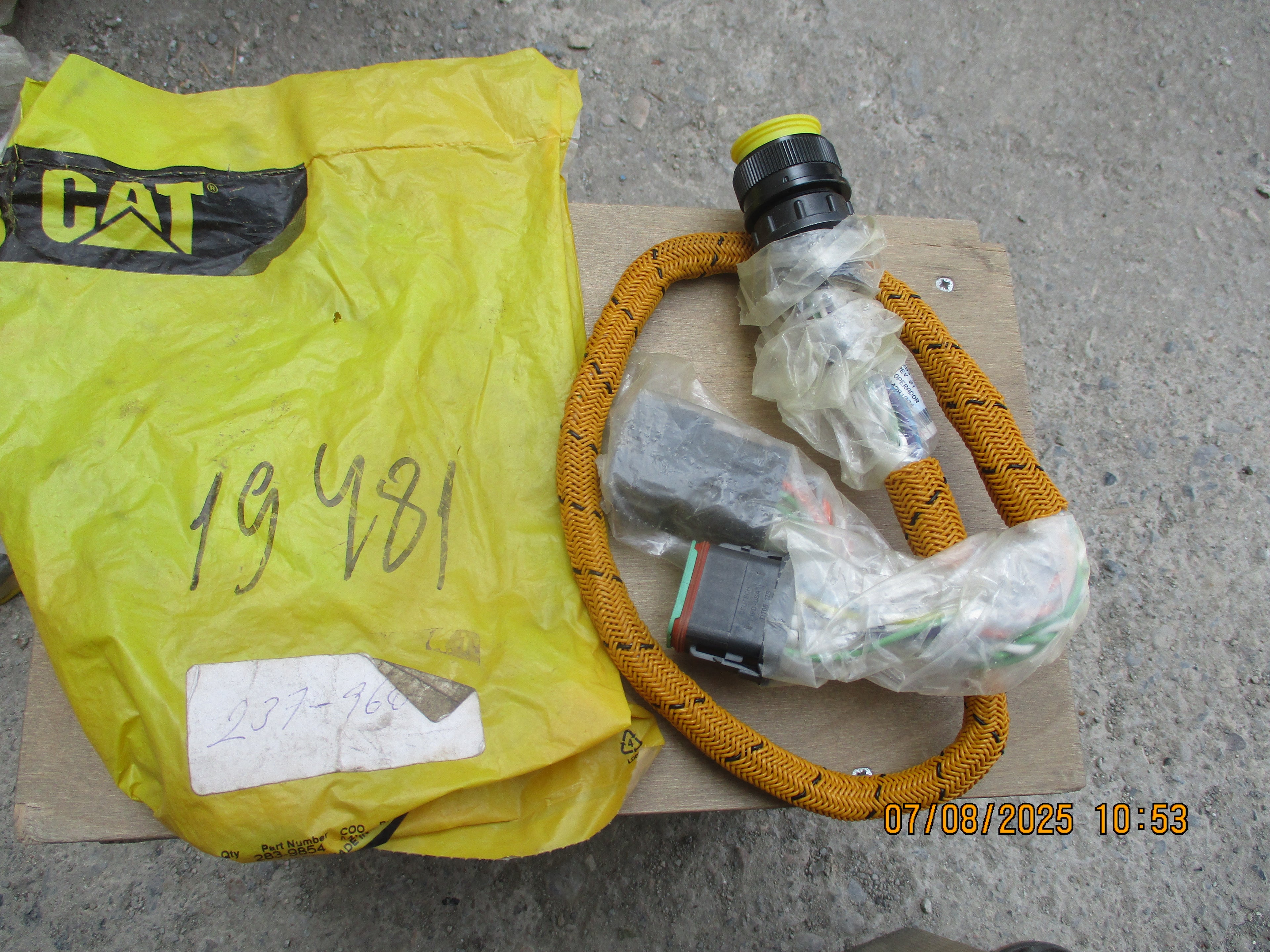 Caterpillar Excavators: Harness